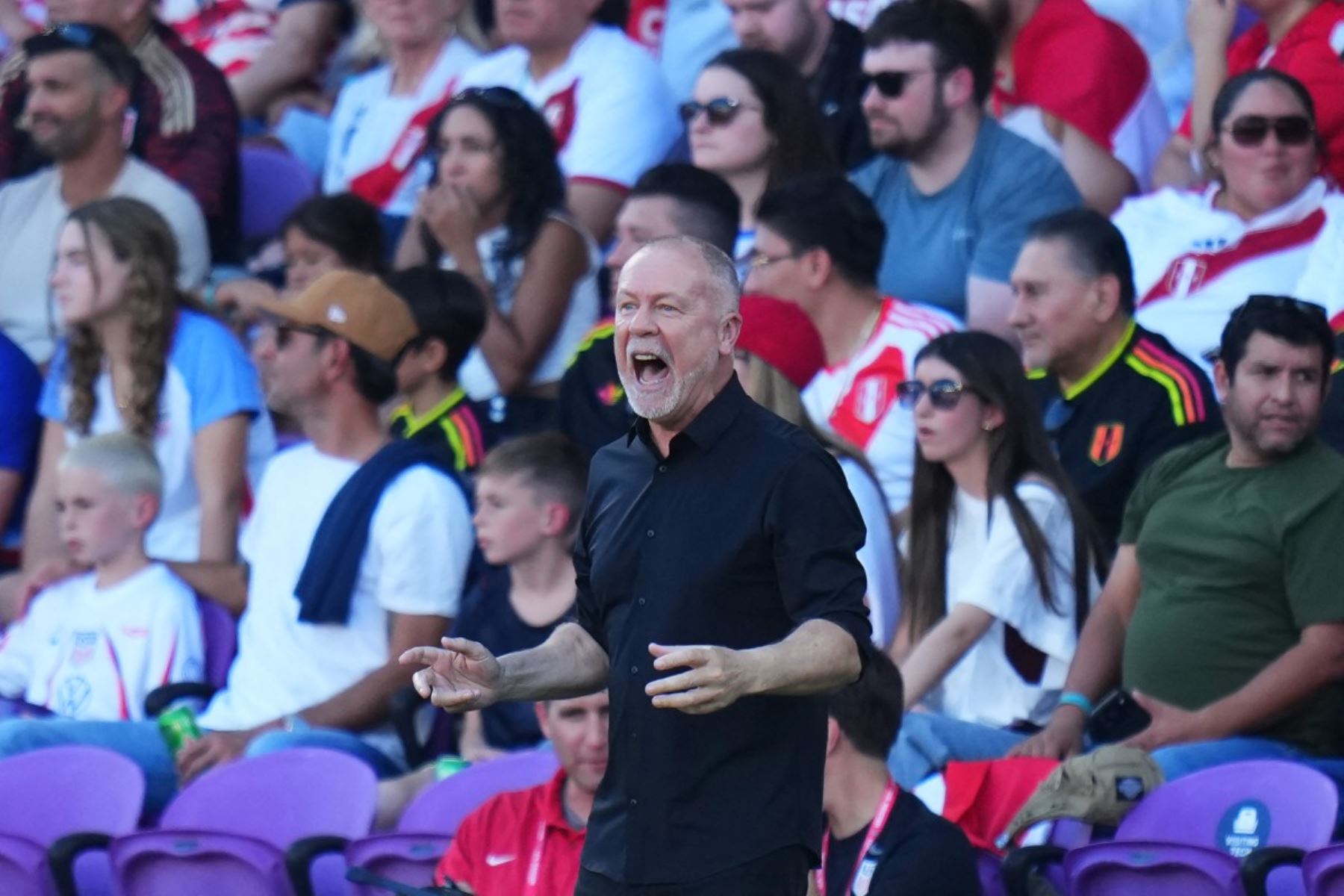 Mano Menezes, entrenador de Perú, reacciona durante el partido amistoso internacional entre Estados Unidos y Perú en el Estadio Inter.co el 26 de septiembre de 2026 en Orlando, Florida. Foto: AFP