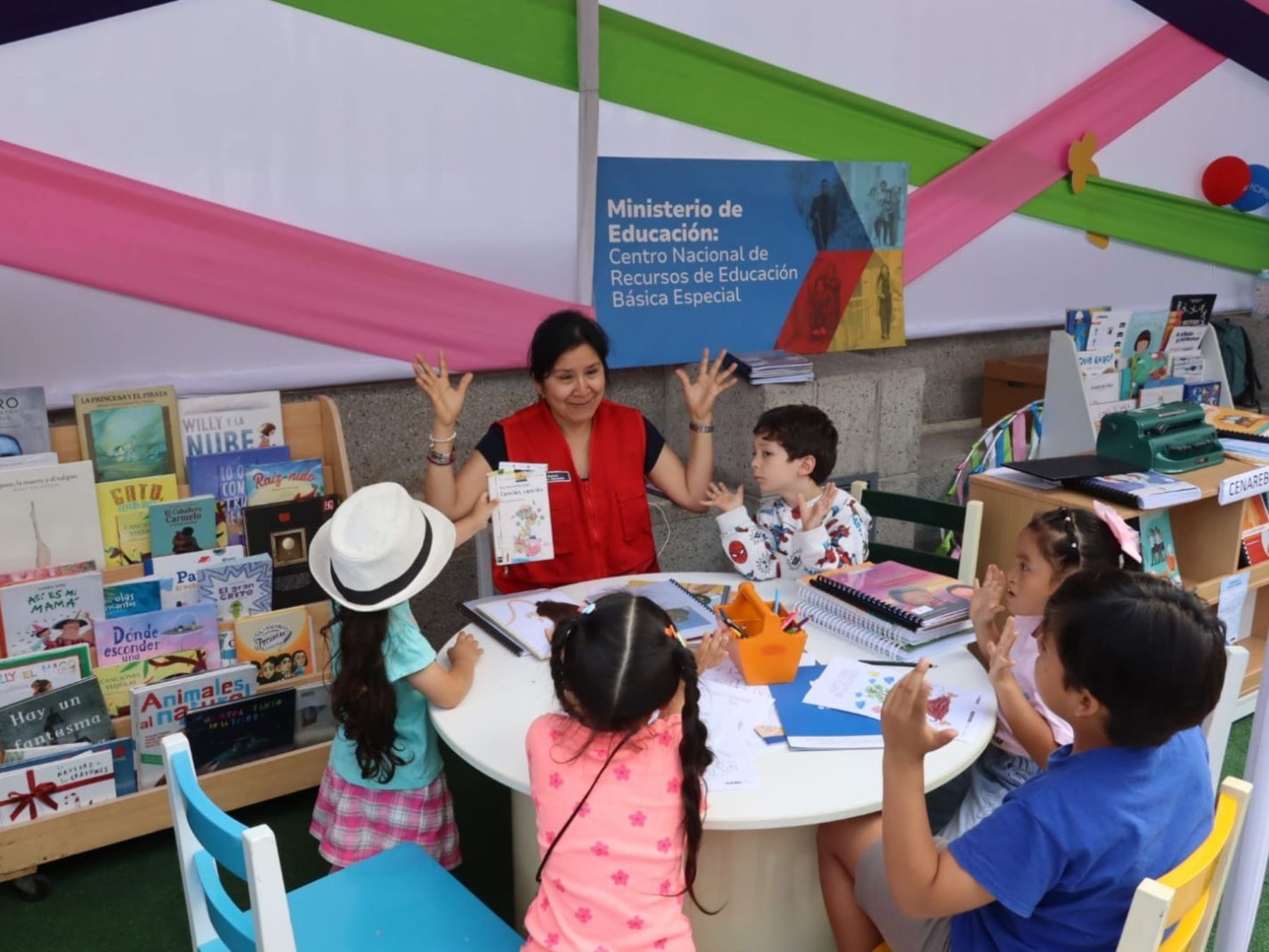 Minedu lleva la lectura infantil a la II Feria Internacional del Libro Infantil