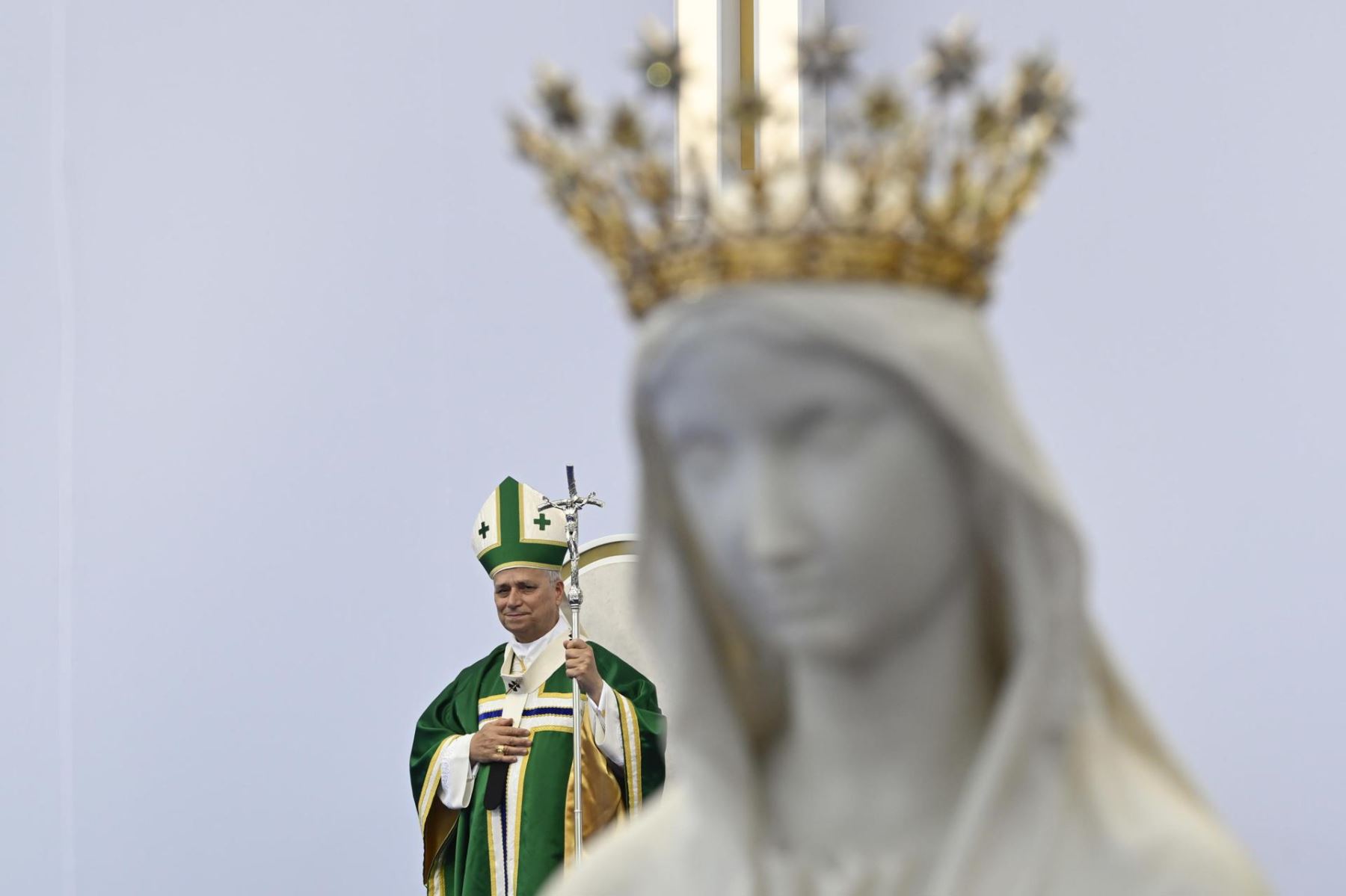 Papa León XIV oficiando una misa en la explanada del Santuario de Nuestra Señora de Lourdes, en la localidad francesa de Lourdes, el 27 de septiembre de 2026. El viaje apostólico del Pontífice a Francia se desarrolla del 25 al 28 de septiembre bajo el lema «Para que el mundo tenga vida».  Foto: EFE