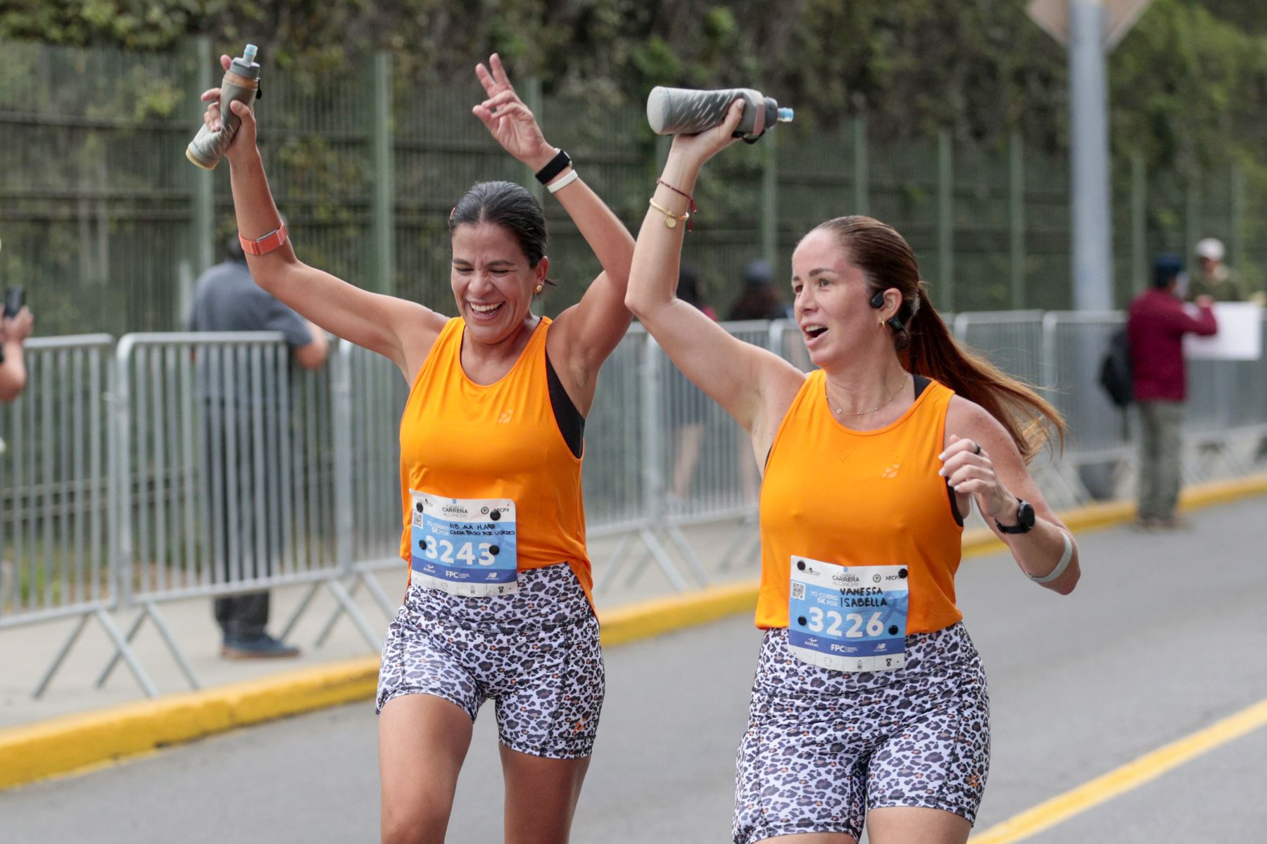 Adultos, jóvenes y niños comparten la ruta de 5K en un ambiente festivo diseñado para integrar a caminantes y corredores de todos los niveles. Foto: ANDINA/Vidal Tarqui