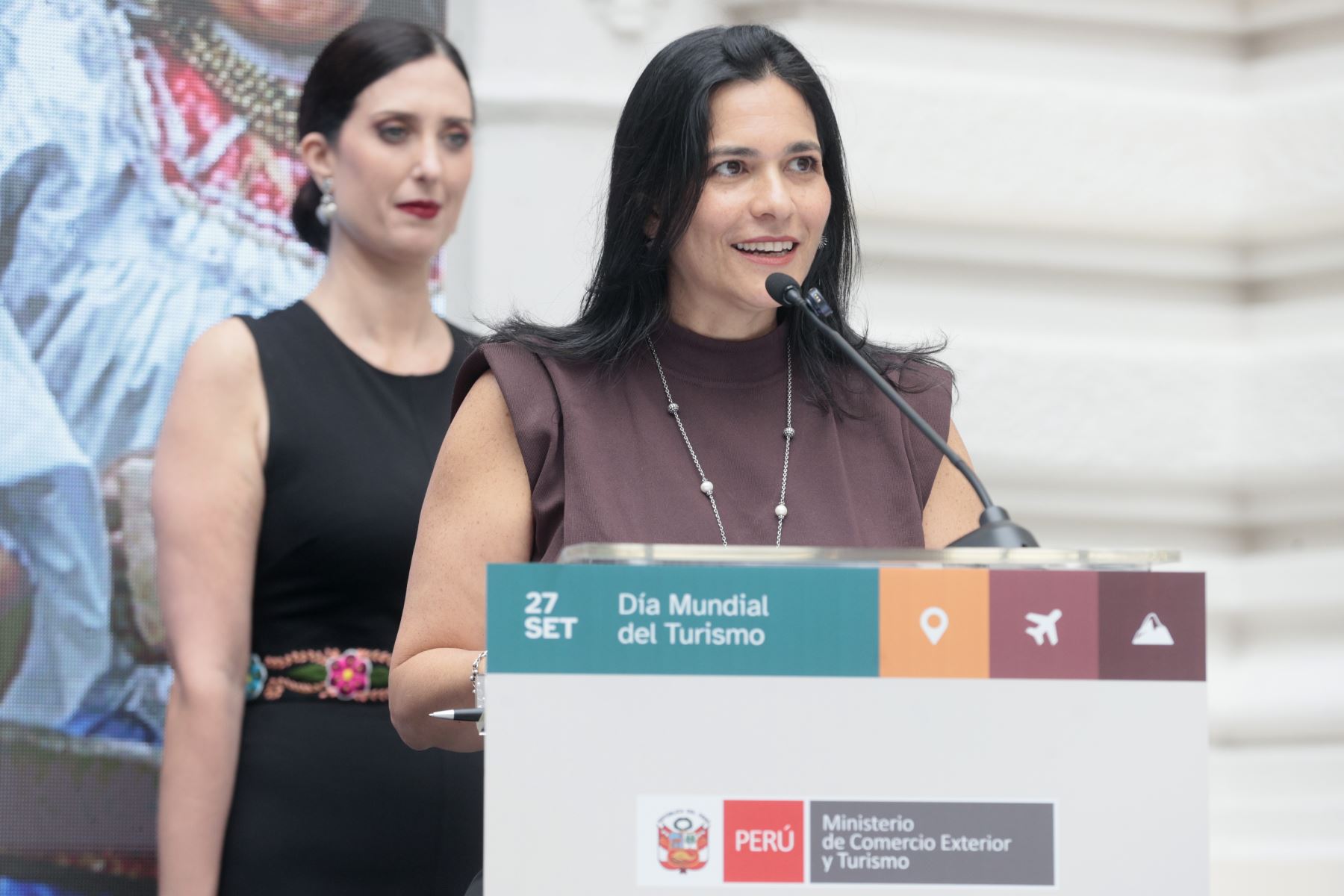 Reconocimiento del Ministerio de Comercio Exterior y Turismo en el Día Mundial del Turismo, por su aporte a la conservación de la tradición artesanal y a la transmisión de conocimientos para la formación de nuevos artesanos
Foto: ANDINA/Vidal Tarqui