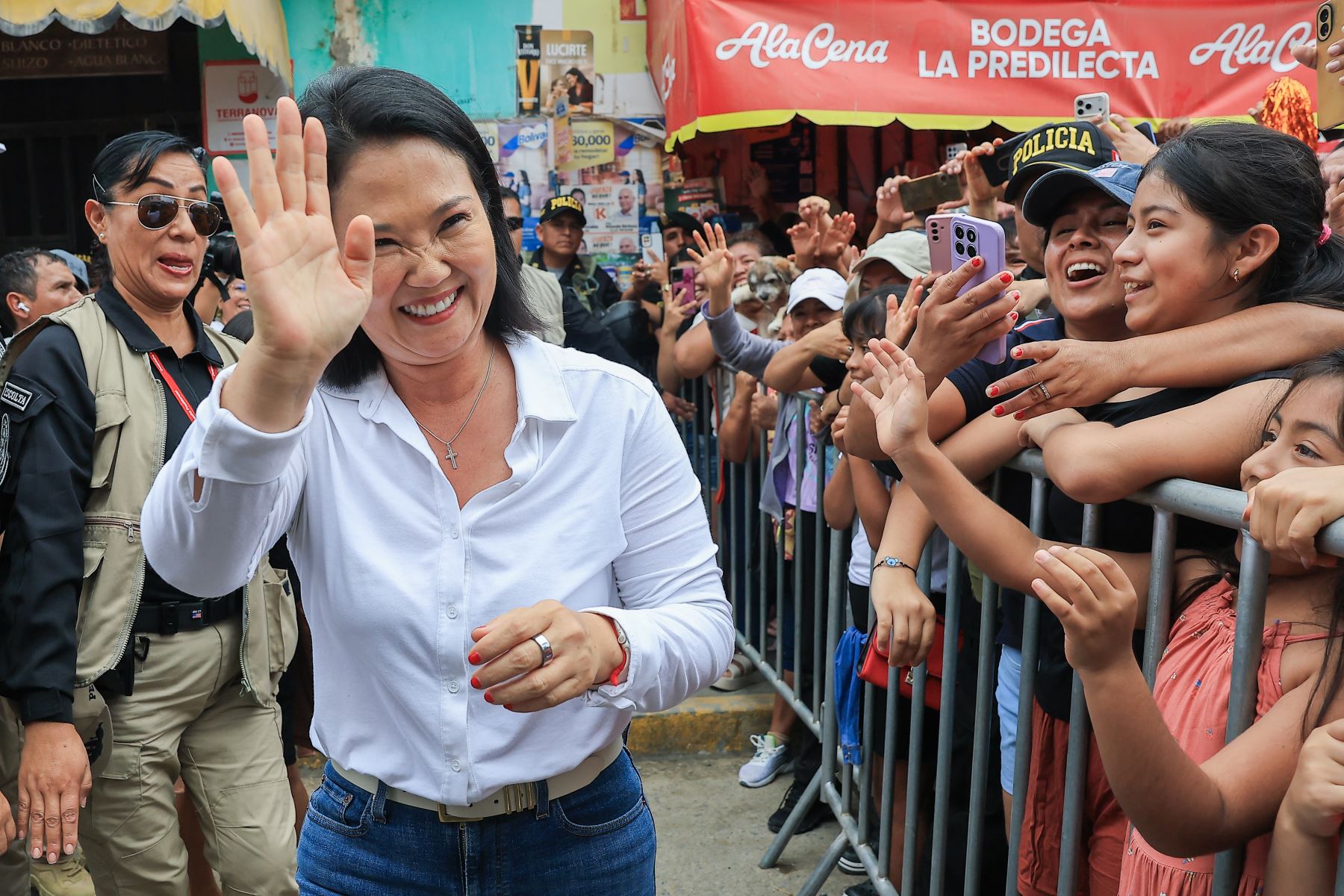 La presidenta Keiko Fujimori inaugura el moderno Mercado de Abastos de Reque para mejorar servicios y dinamizar la economía local.
Foto: ANDINA/Prensa Presidencia