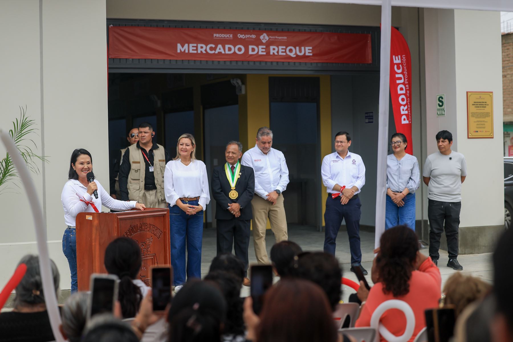 La presidenta Keiko Fujimori inaugura el moderno Mercado de Abastos de Reque para mejorar servicios y dinamizar la economía local. Foto: ANDINA/Prensa Presidencia
