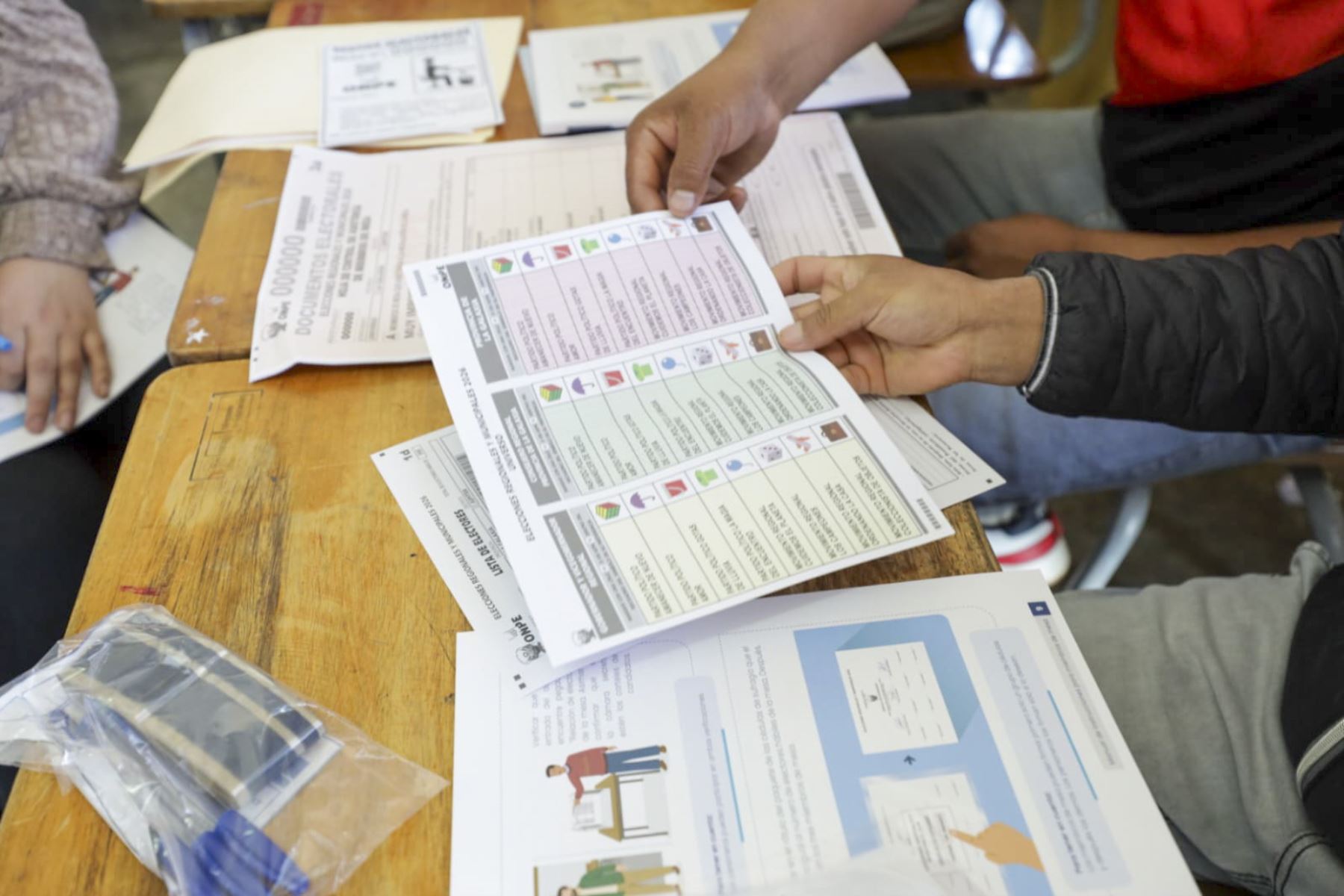 El JNE fiscalizó la capacitación presencial que la ONPE, a través de sus oficinas descentralizadas, impartió a los ciudadanos que ejercerán la función de miembros de mesa de sufragio (titulares y suplentes) el próximo domingo 4 de octubre. Foto: JNE