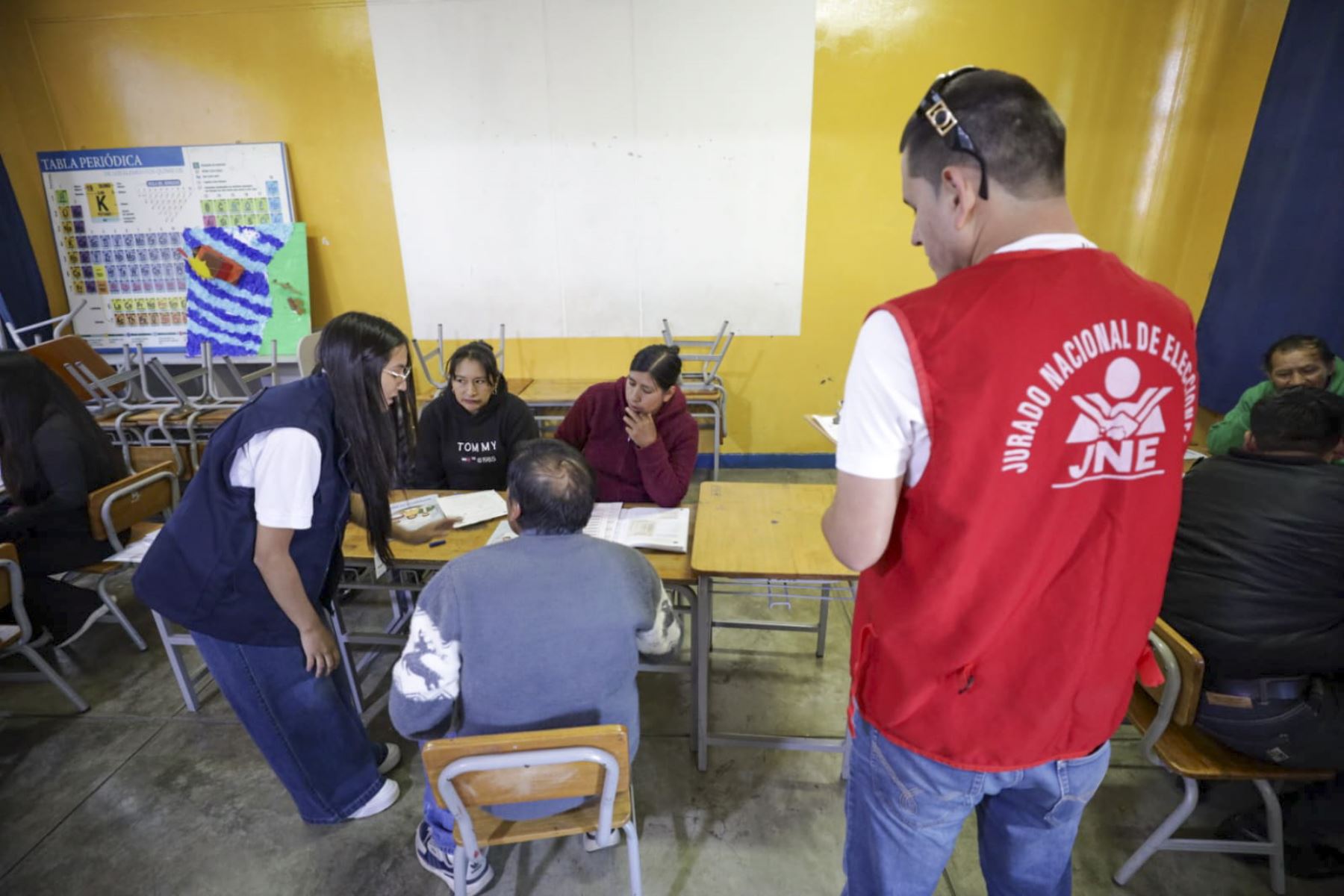 El JNE fiscalizó la capacitación presencial que la ONPE, a través de sus oficinas descentralizadas, impartió a los ciudadanos que ejercerán la función de miembros de mesa de sufragio (titulares y suplentes) el próximo domingo 4 de octubre. Foto: JNE