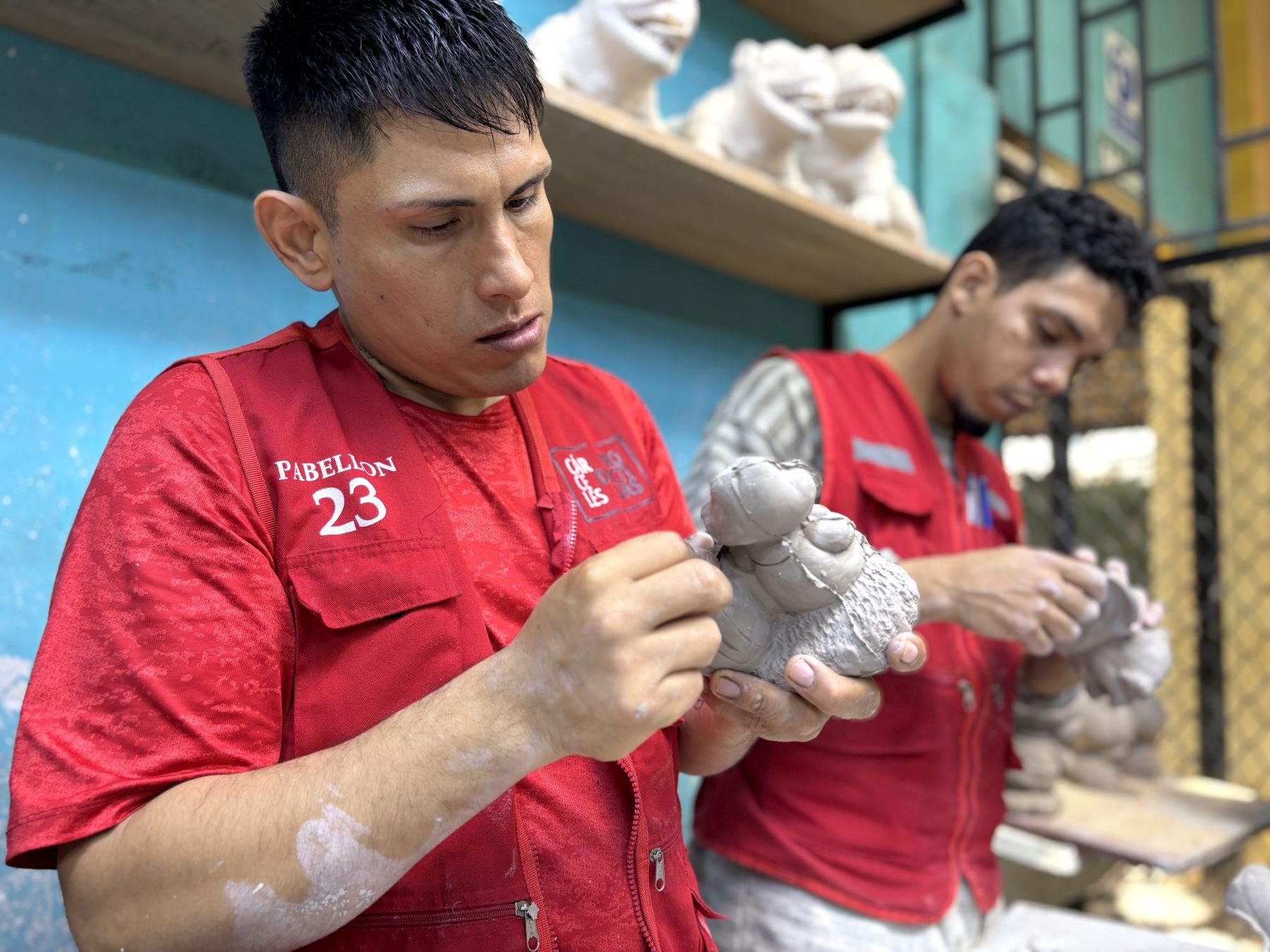 INPE: más de 29 mil internos trabajan en penales del Perú en busca de su reinserción
