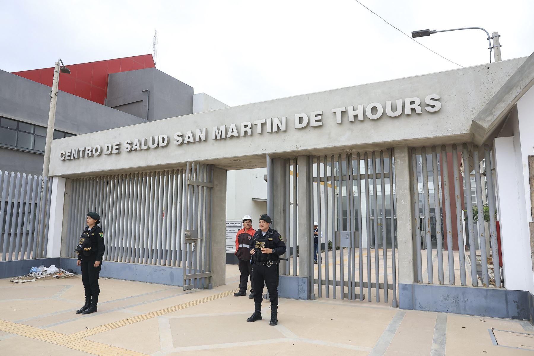 En Lambayeque, la presidenta Keiko Fujimori, realizó visitas inopinadas a la comisaría de Reque, el centro de Salud y el megaproyecto Autopista del Sol. Foto: Presidencia