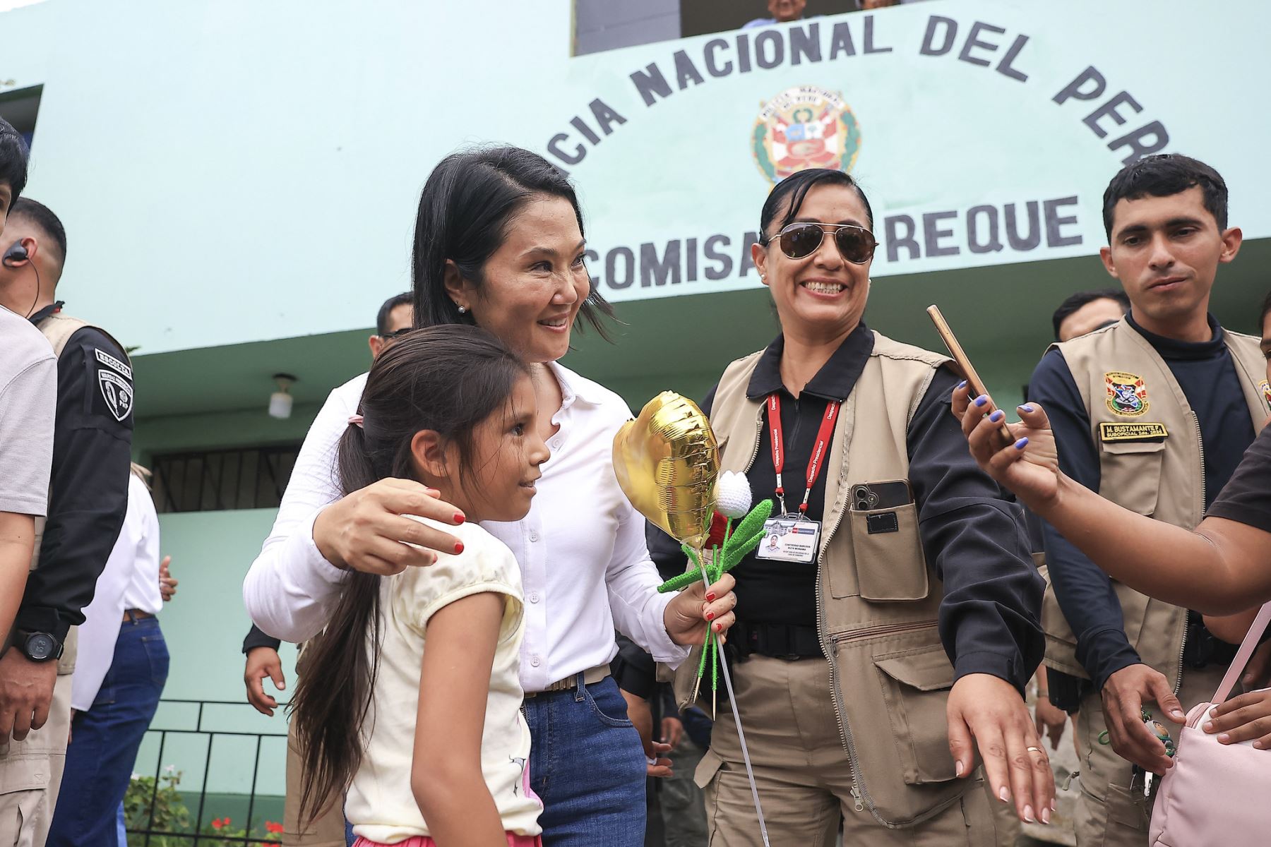 En Lambayeque, la presidenta Keiko Fujimori, realizó visitas inopinadas a la comisaría de Reque, el centro de Salud y el megaproyecto Autopista del Sol. Foto: Presidencia