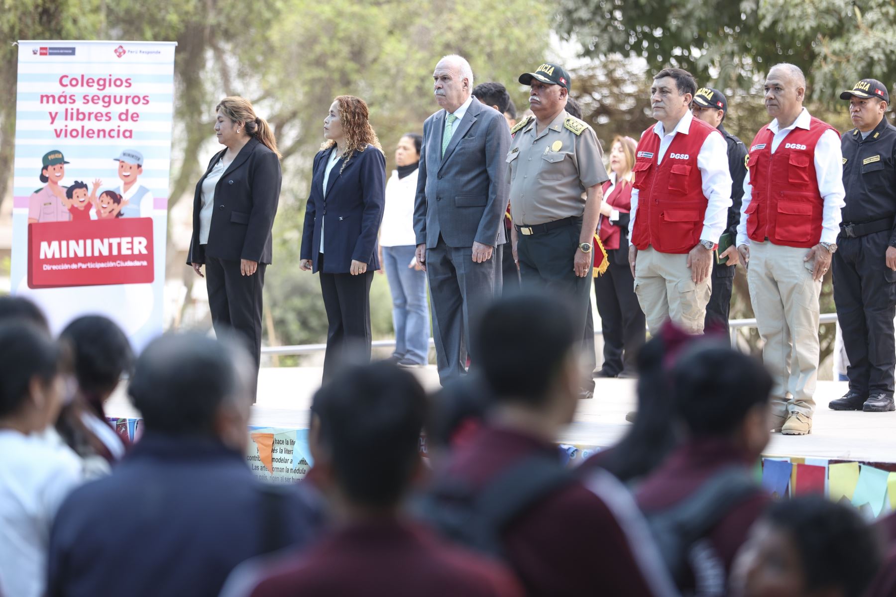 Jornada preventiva y de fortalecimiento de la seguridad escolar en la institución educativa emblemática Alfonso Ugarte, en San Isidro, orientada a promover una cultura de paz, prevención y sana convivencia mediante el trabajo articulado entre el Sector Interior, la comunidad educativa y otros actores. Foto: ANDINA/Jhonel Rodríguez Robles