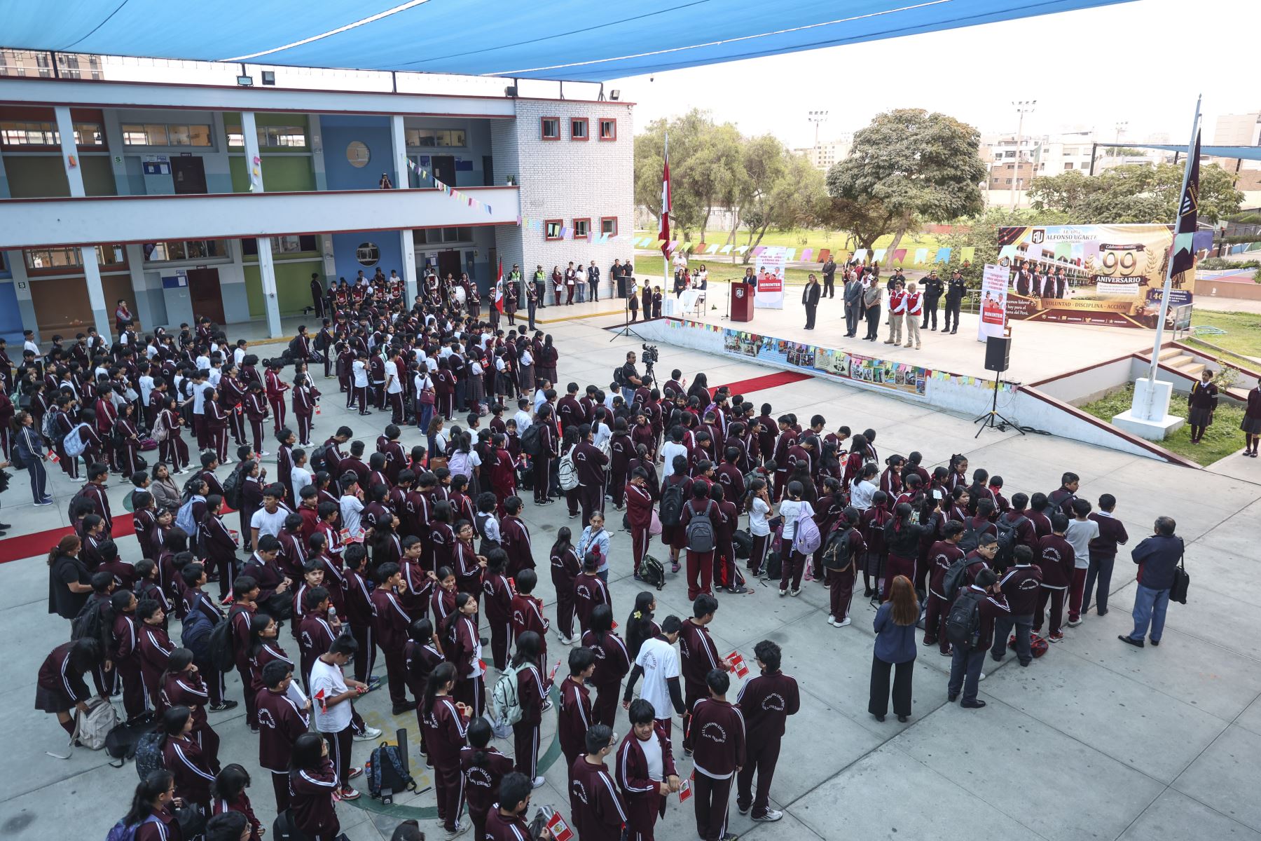 Jornada preventiva y de fortalecimiento de la seguridad escolar en la institución educativa emblemática Alfonso Ugarte, en San Isidro, orientada a promover una cultura de paz, prevención y sana convivencia mediante el trabajo articulado entre el Sector Interior, la comunidad educativa y otros actores. Foto: ANDINA/Jhonel Rodríguez Robles