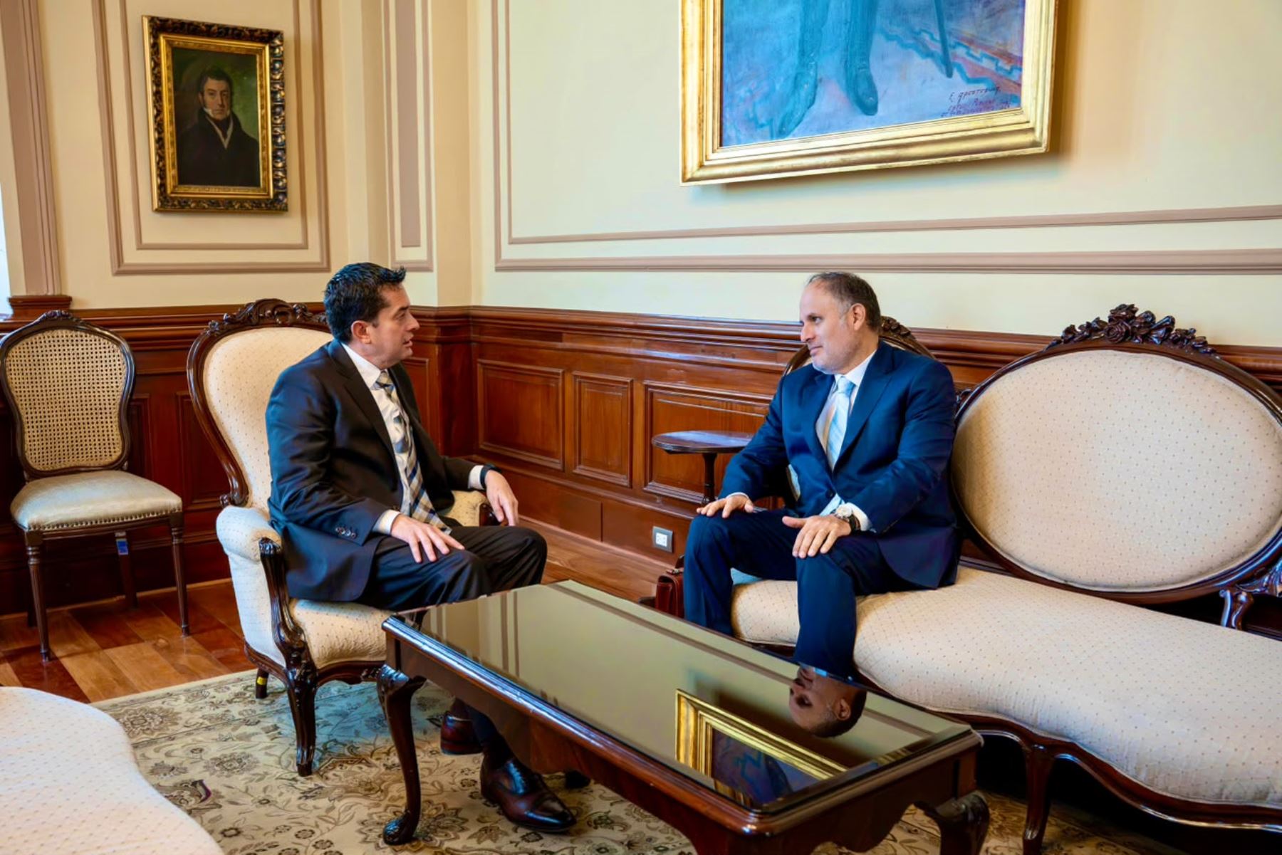 Presidente del Congreso se reunió con el contralor general para fortalecer cooperación