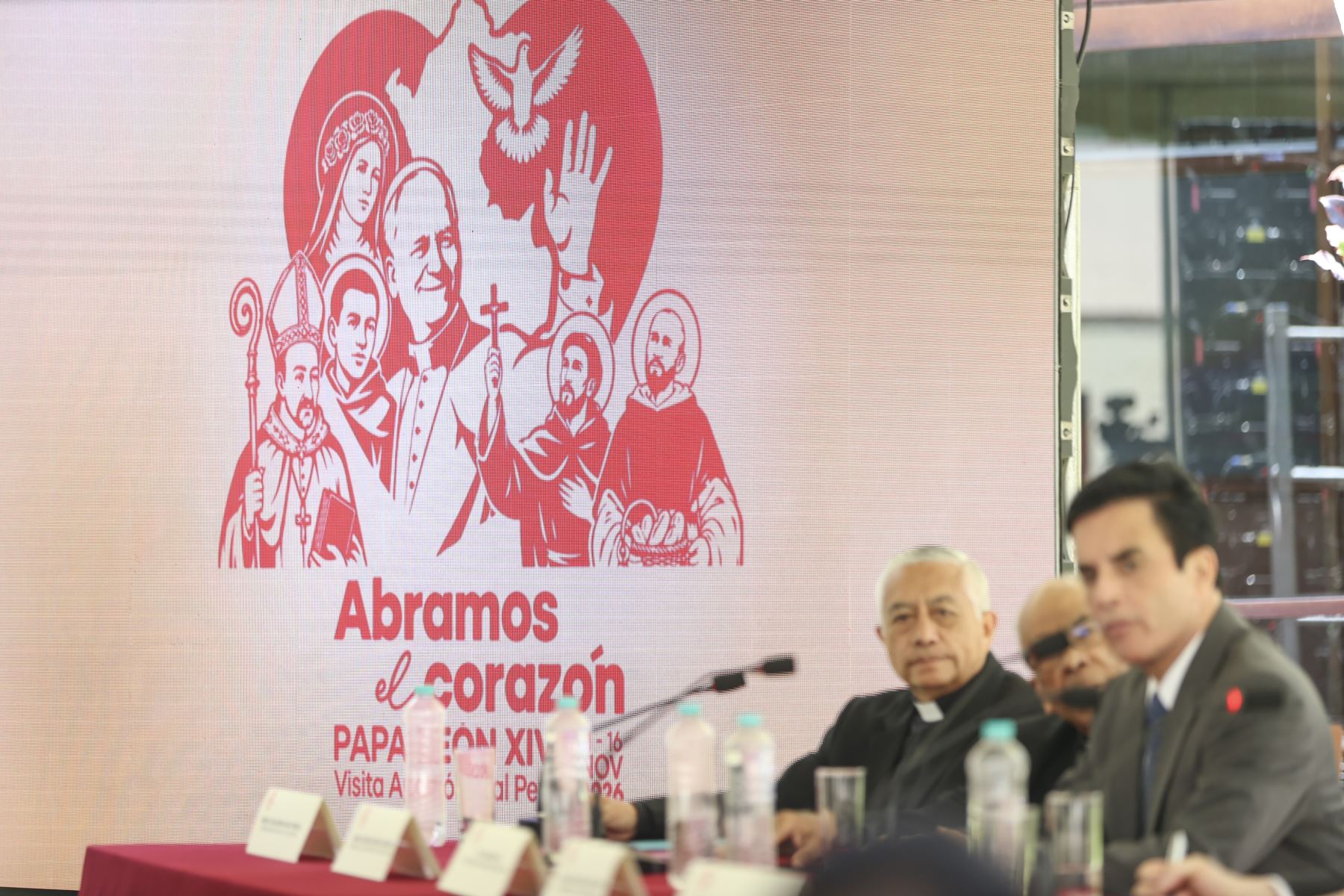 La Conferencia Episcopal Peruana (CEP), en coordinación con la Nunciatura Apostólica y el Gobierno del Perú, realizó una conferencia de prensa junto al canciller Carlos Espá para informar sobre los avances y preparativos de la visita del Santo Padre León XIV al Perú, así como presentar el significado del logotipo y emblema oficiales de esta histórica visita. Foto: ANDINA/Jhonel Rodríguez Robles
