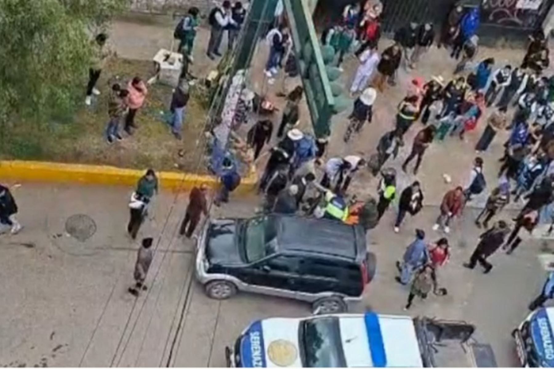Cusco: camioneta atropella y mata a una adulta mientras siete escolares quedaron heridos