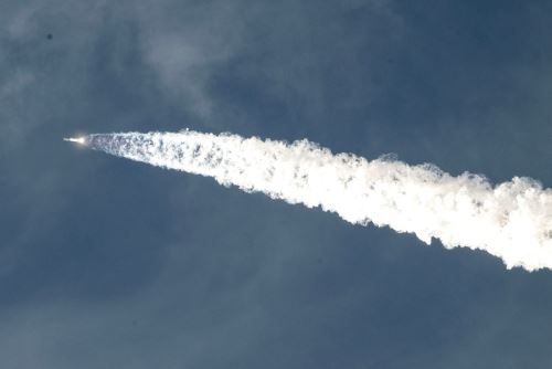 Megacohete Starship completa dos órbitas alrededor de la Tierra y despliega 26 satélites