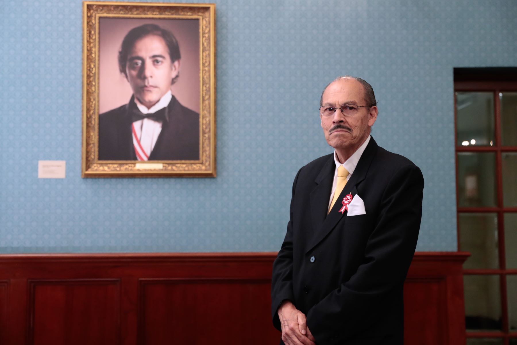 Descendientes del autor de la letra del Himno Nacional, José De la Torre Ugarte, asistieron al concierto sinfónico con cantantes de ópera para conmemorar los 205 años del Himno Nacional del Perú, que se realizó en el Teatro Principal Manuel Ascencio Segura del Cercado de Lima. Foto: ANDINA/Daniel Bracamonte