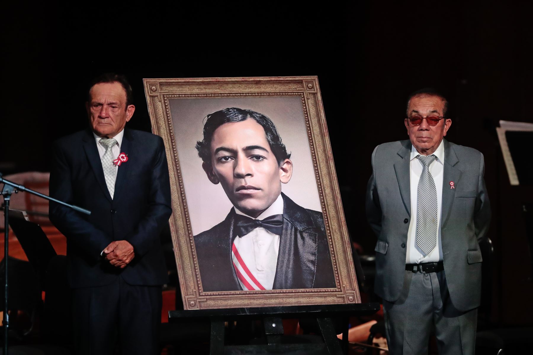 Descendientes del músico y compositor afroperuano José Bernardo Alzedo asistieron al concierto sinfónico con cantantes de ópera para conmemorar los 205 años del Himno Nacional del Perú, que se realizó en el Teatro Principal Manuel Ascencio Segura del Cercado de Lima. Foto: ANDINA/Daniel Bracamonte
