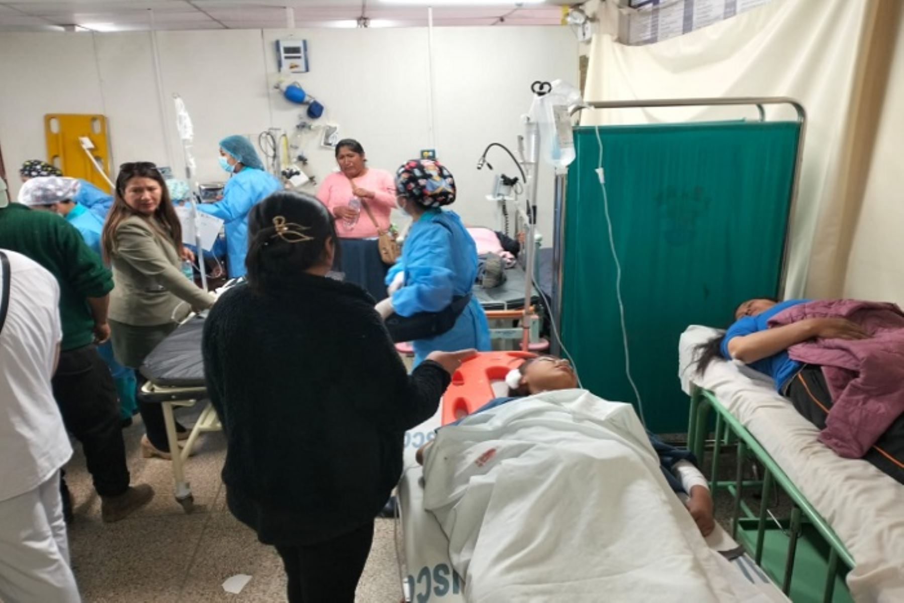 Doce personas se recuperan en el hospital Regional y una clínica tras atropello en Cusco