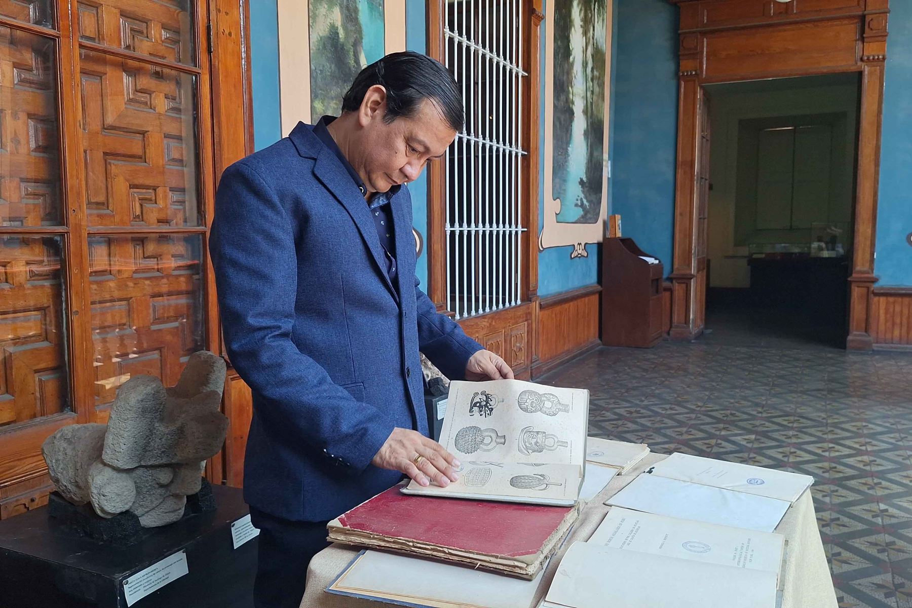 El Museo de Arqueología, Antropología e Historia de la UNT conserva documentación de antiguas investigaciones que permite conocer el desarrollo de la arqueología en la costa norte del Perú. Foto: ANDINA/Luis Puell.