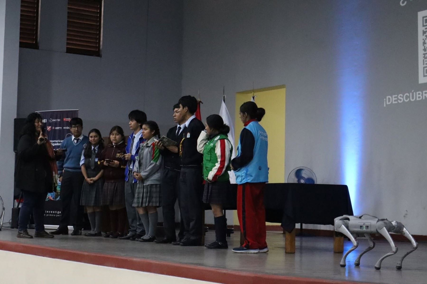 Escolares exploraron proyectos científicos en Noche Iberoamericana de los Investigadores