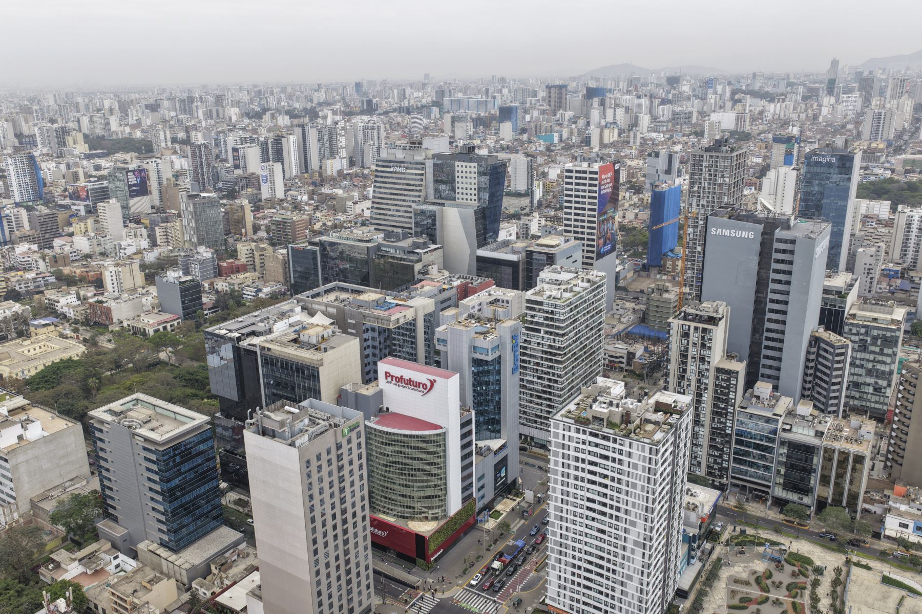 ¿Cuáles son las características que definen una vivienda de lujo en Lima?