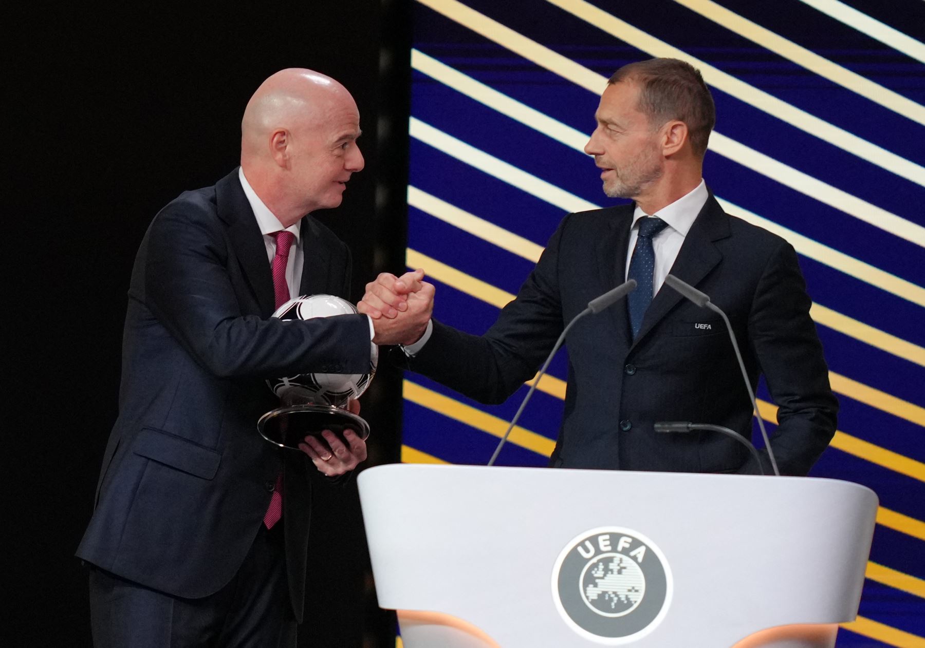 Presidente de la UEFA sobre Infantino: "El fútbol no necesita emperadores"