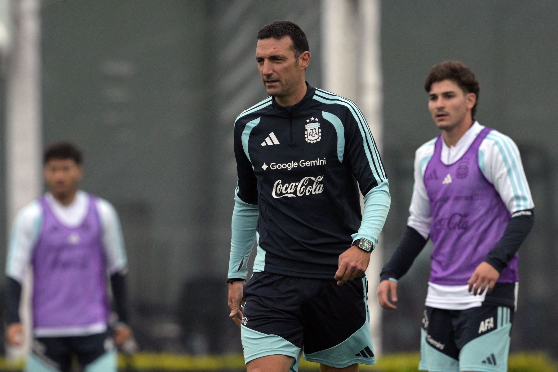 Scaloni dice que tiene "predisposición" para renovar contrato como entrenador de Argentina