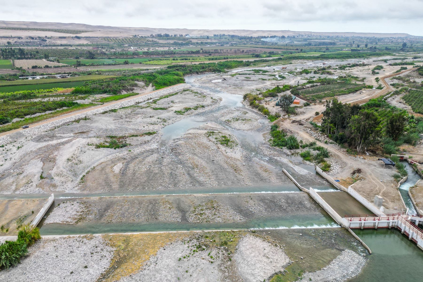 La presidenta Fujimori inauguró el proyecto “Instalación – Implementación de medidas de prevención para el control de desbordes e inundaciones del río Cañete”
 Foto: ANDINA/Prensa Presidencia