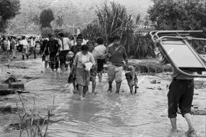Lima,17 enero 1970. Pobladores afectados por el desborde del río Rímac, ocurrido por la torrencial lluvia que cayó sobre Lima dos días antes. Foto: Archivo Histórico de El Peruano / Máximo MirallesANDINA/archivo