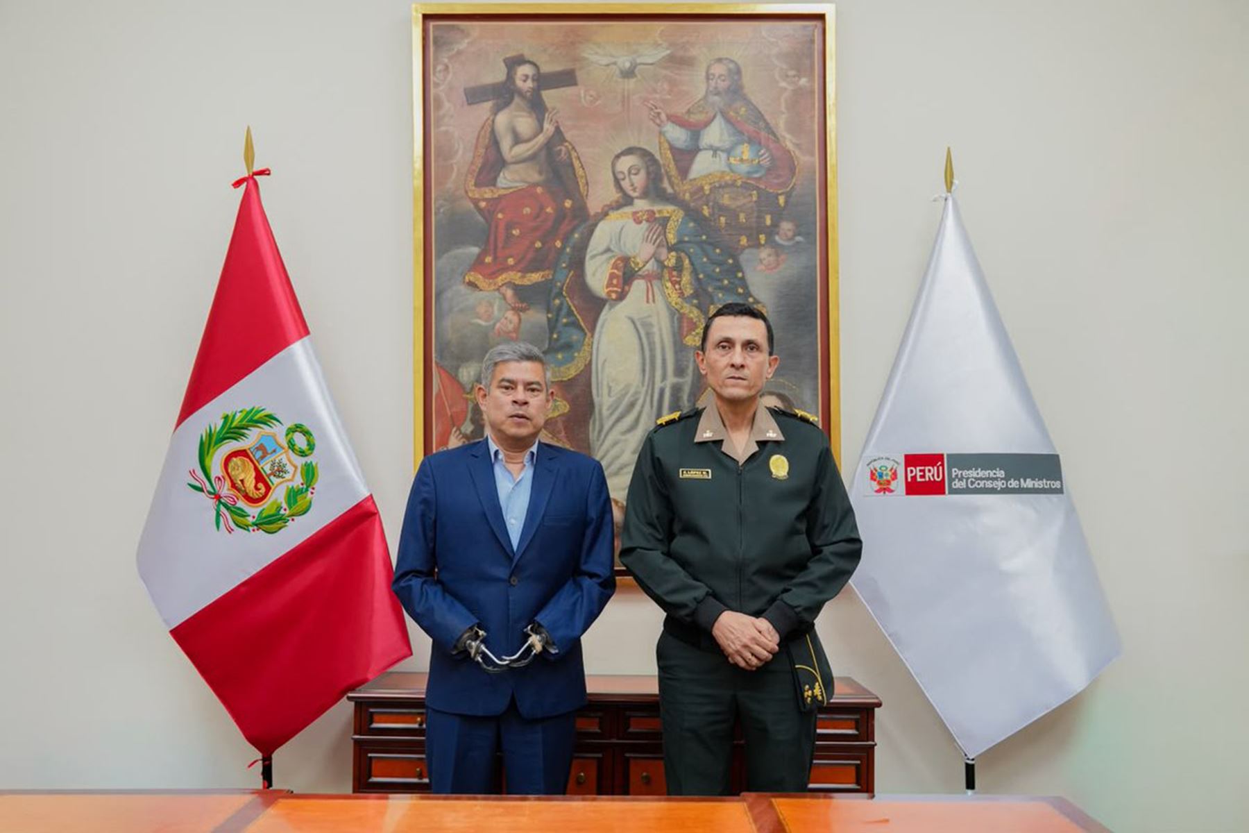 Premier Galarreta evalúa acciones de seguridad con comandante general de la PNP