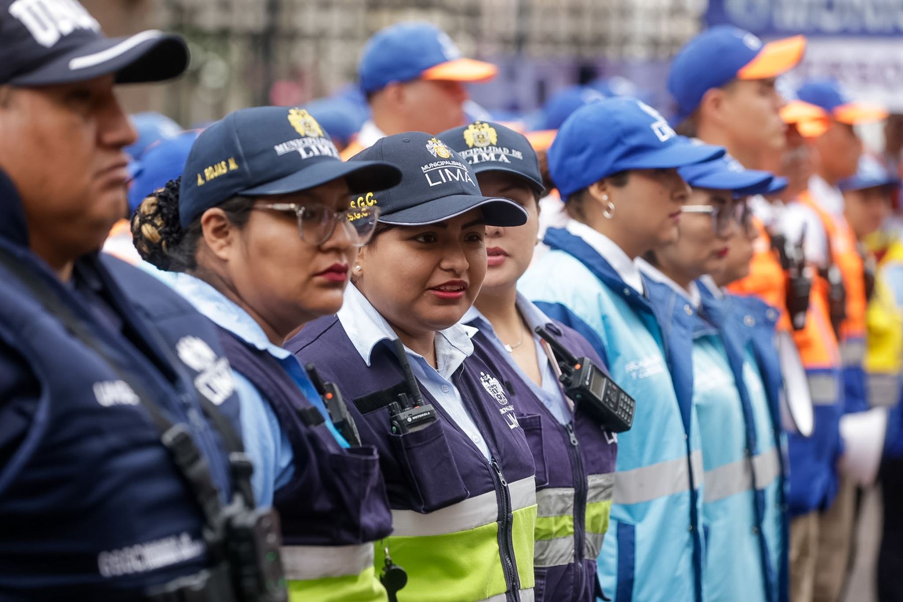 El plan contempló la participación de equipos municipales especializados para atender emergencias, ordenar los espacios públicos y apoyar a los asistentes. Foto: ANDINA/Luis Iparraguirre.