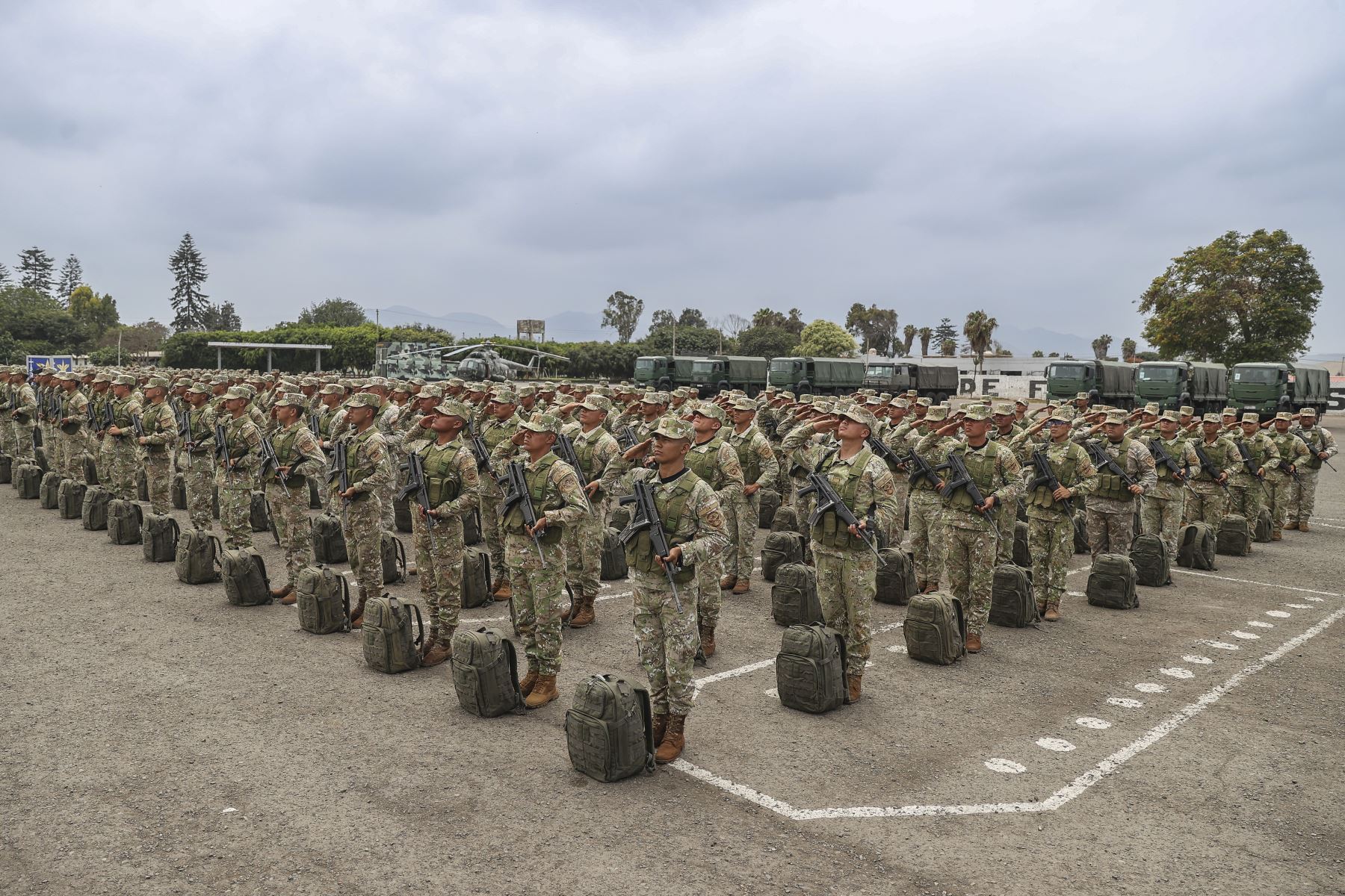 Efectivos de las Fuerzas Armadas inician el despliegue hacia los locales de votación a nivel nacional, como parte de las acciones de seguridad previstas para las Elecciones Regionales y Municipales 2026, que se realizarán este domingo 4 de octubre. 
Foto: ANDINA/Andrés Valle