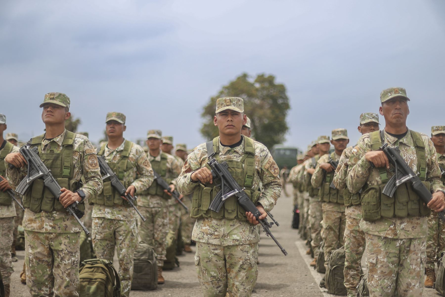Efectivos de las Fuerzas Armadas inician el despliegue hacia los locales de votación a nivel nacional, como parte de las acciones de seguridad previstas para las Elecciones Regionales y Municipales 2026, que se realizarán este domingo 4 de octubre. 
Foto: ANDINA/Andrés Valle