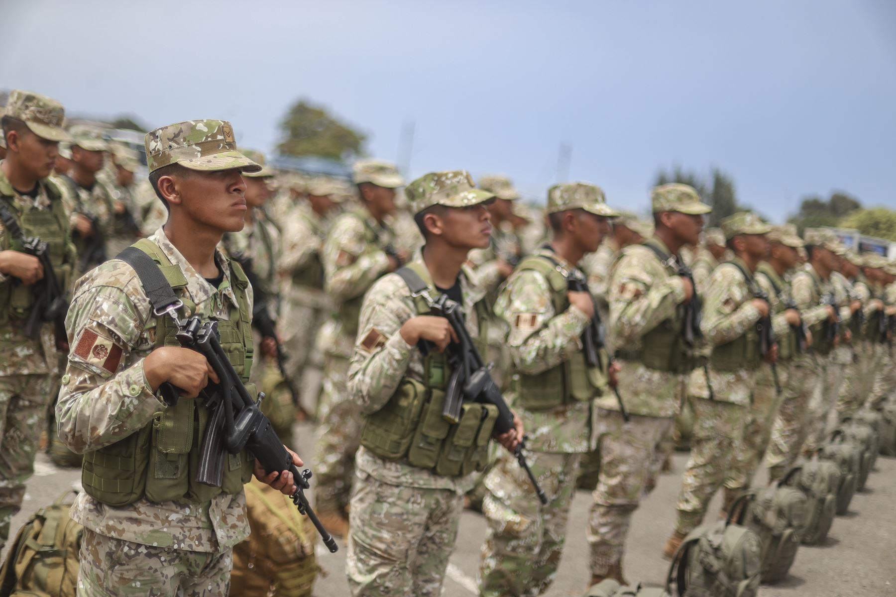 Efectivos de las Fuerzas Armadas inician el despliegue hacia los locales de votación a nivel nacional, como parte de las acciones de seguridad previstas para las Elecciones Regionales y Municipales 2026, que se realizarán este domingo 4 de octubre. 
Foto: ANDINA/Andrés Valle