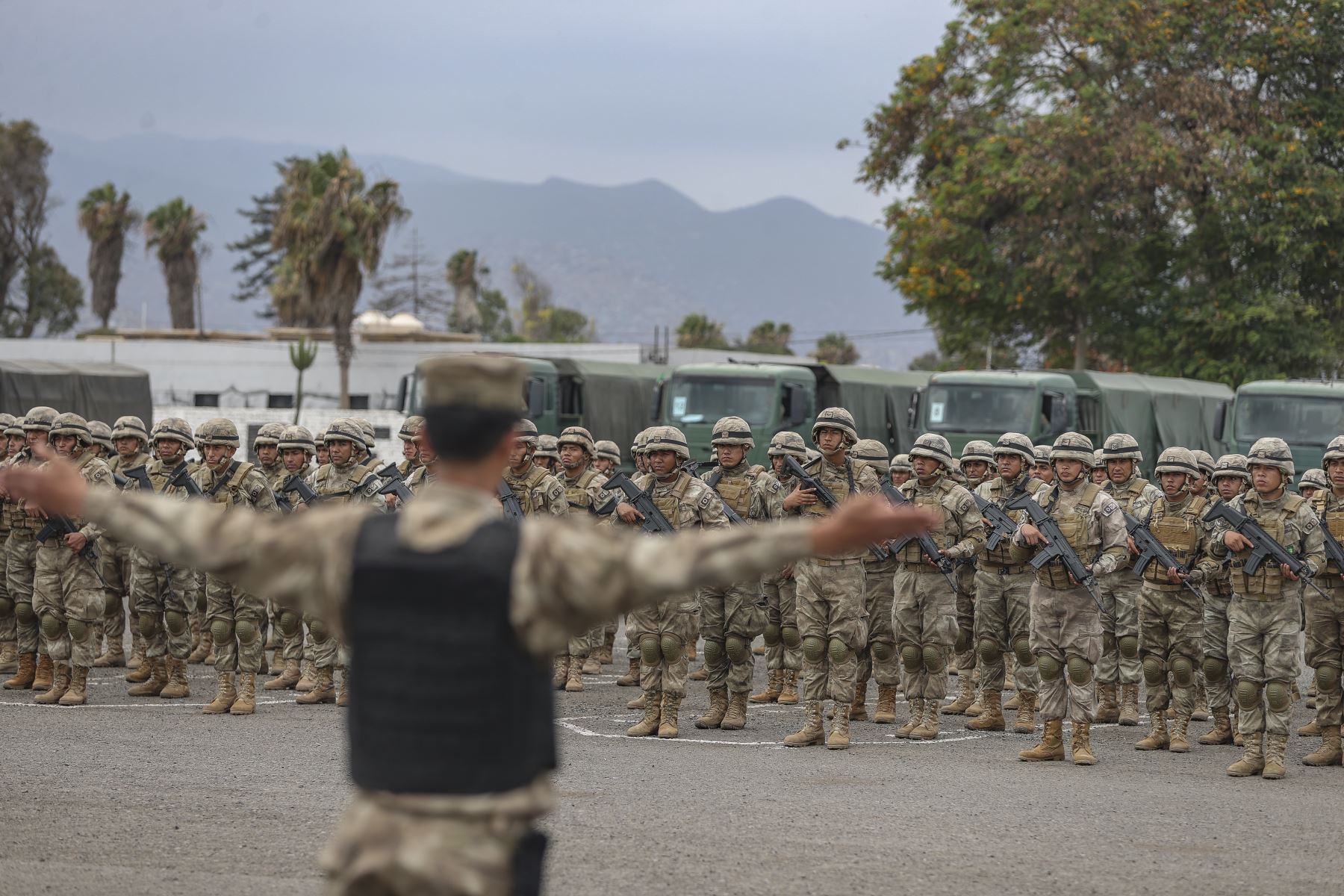 Efectivos de las Fuerzas Armadas inician el despliegue hacia los locales de votación a nivel nacional, como parte de las acciones de seguridad previstas para las Elecciones Regionales y Municipales 2026, que se realizarán este domingo 4 de octubre. 
Foto: ANDINA/Andrés Valle