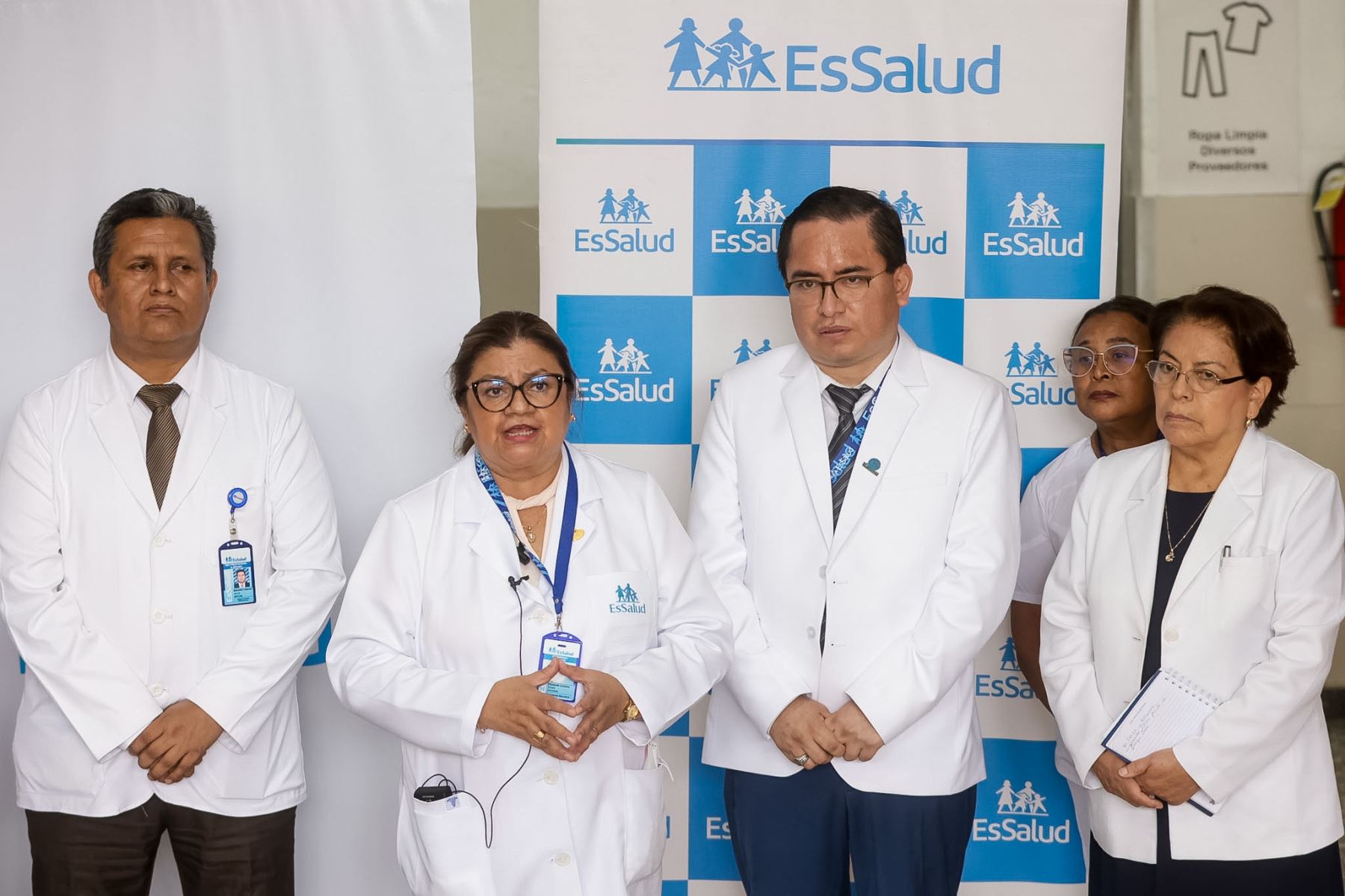 EsSalud informó en el Hospital Grau sobre la ampliación de horarios nocturnos para cirugías, medida que incluyó el desembalse oftalmológico en dicho establecimiento. La presidenta ejecutiva de EsSalud, Dra. Zulema Tomas, brindó una entrevista sobre el tema. Foto: ANDINA/Luis Iparraguirre.