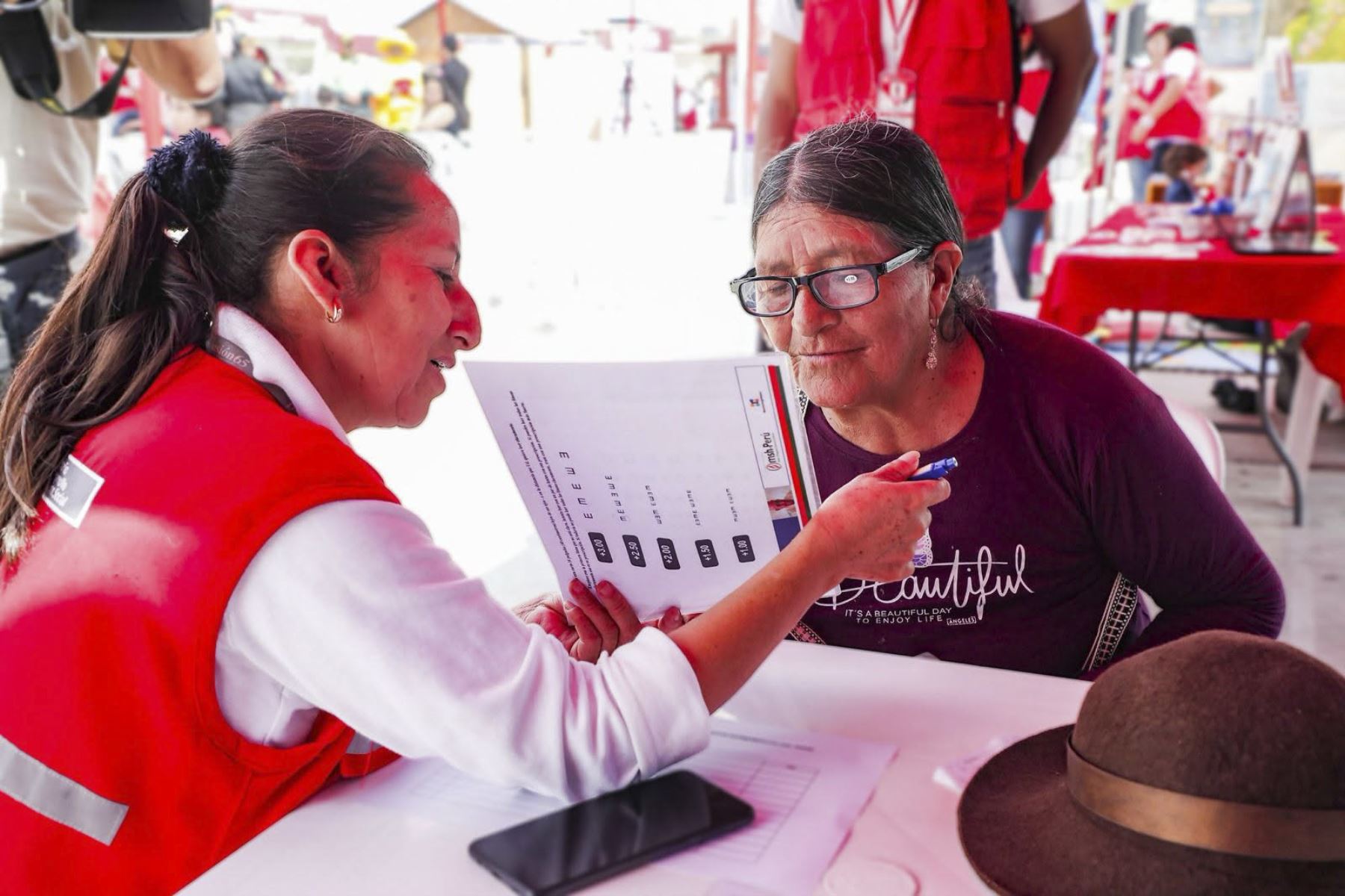 Gobierno reglamenta Ley del Trabajador Social que fortalece a más de 14,500 profesionales