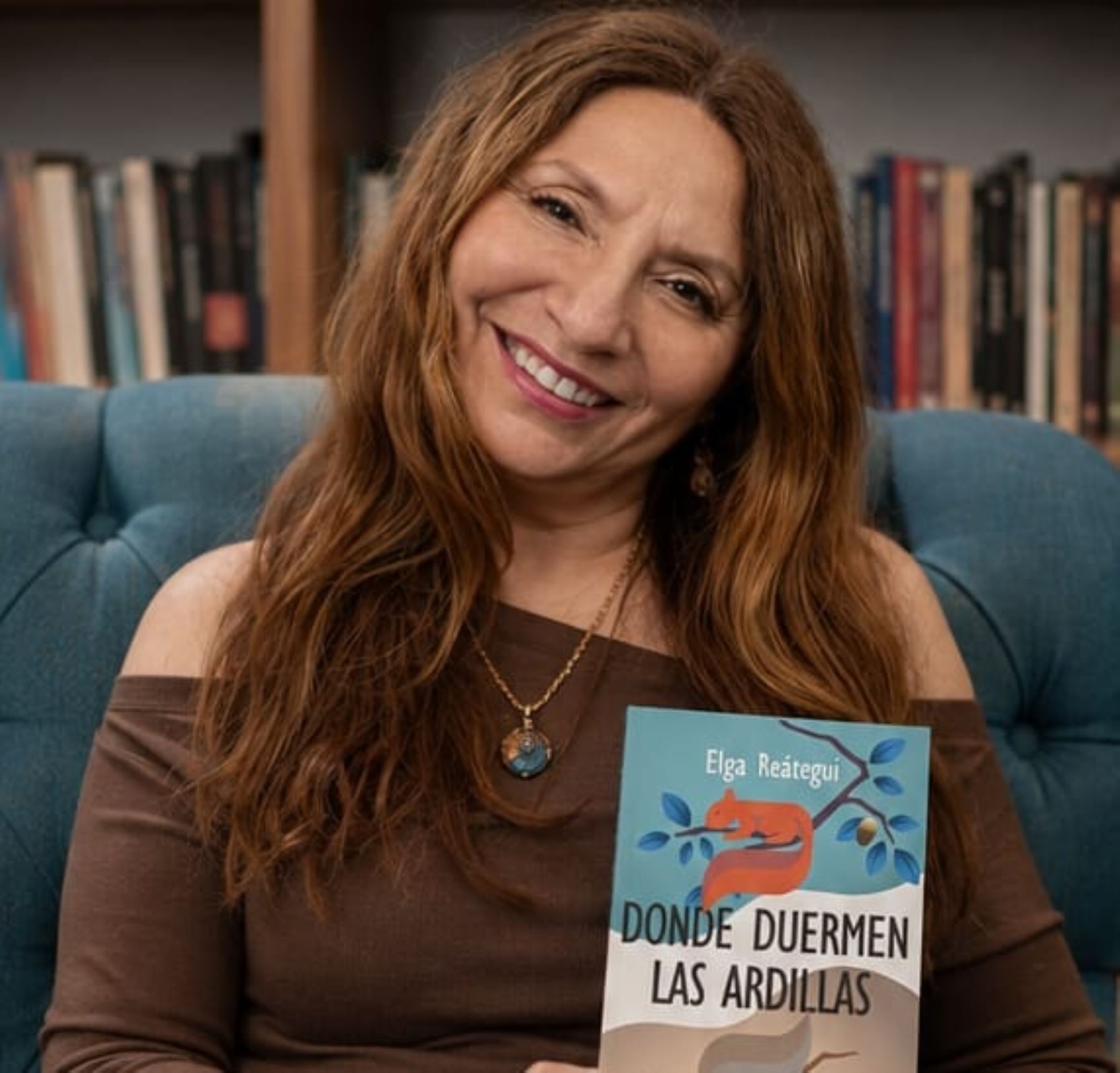 Elga Reátegui presenta nuevo libro de relatos "Donde duermen las ardillas"