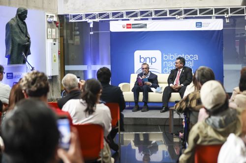 Juan Gargurevich presenta su libro “Elogio del Periodismo” en la Biblioteca Nacional