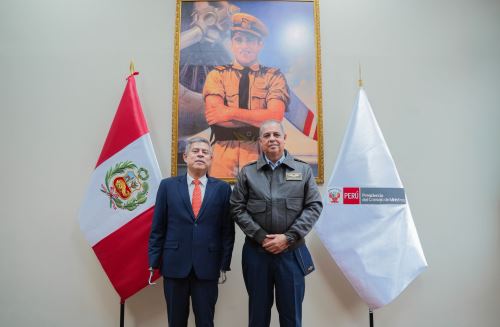 El presidente del Consejo de Ministros, Luis Galarreta, se reunió con el comandante general de la Fuerzas Aérea del Perú (FAP), general del aire Mario Contreras León Carty.