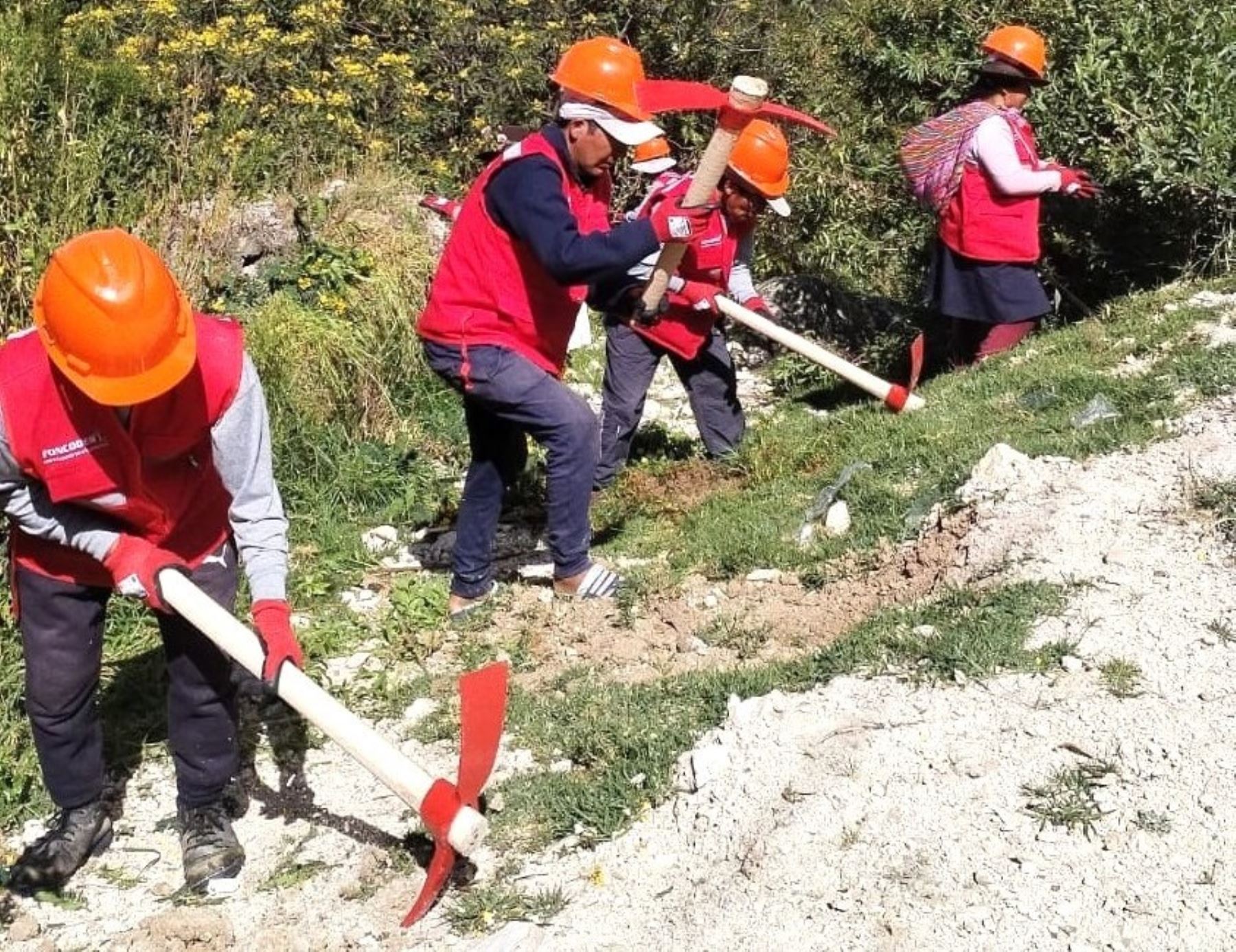 Intervienen 400 km de caminos rurales y trochas carrozables en ocho distritos de Ayacucho