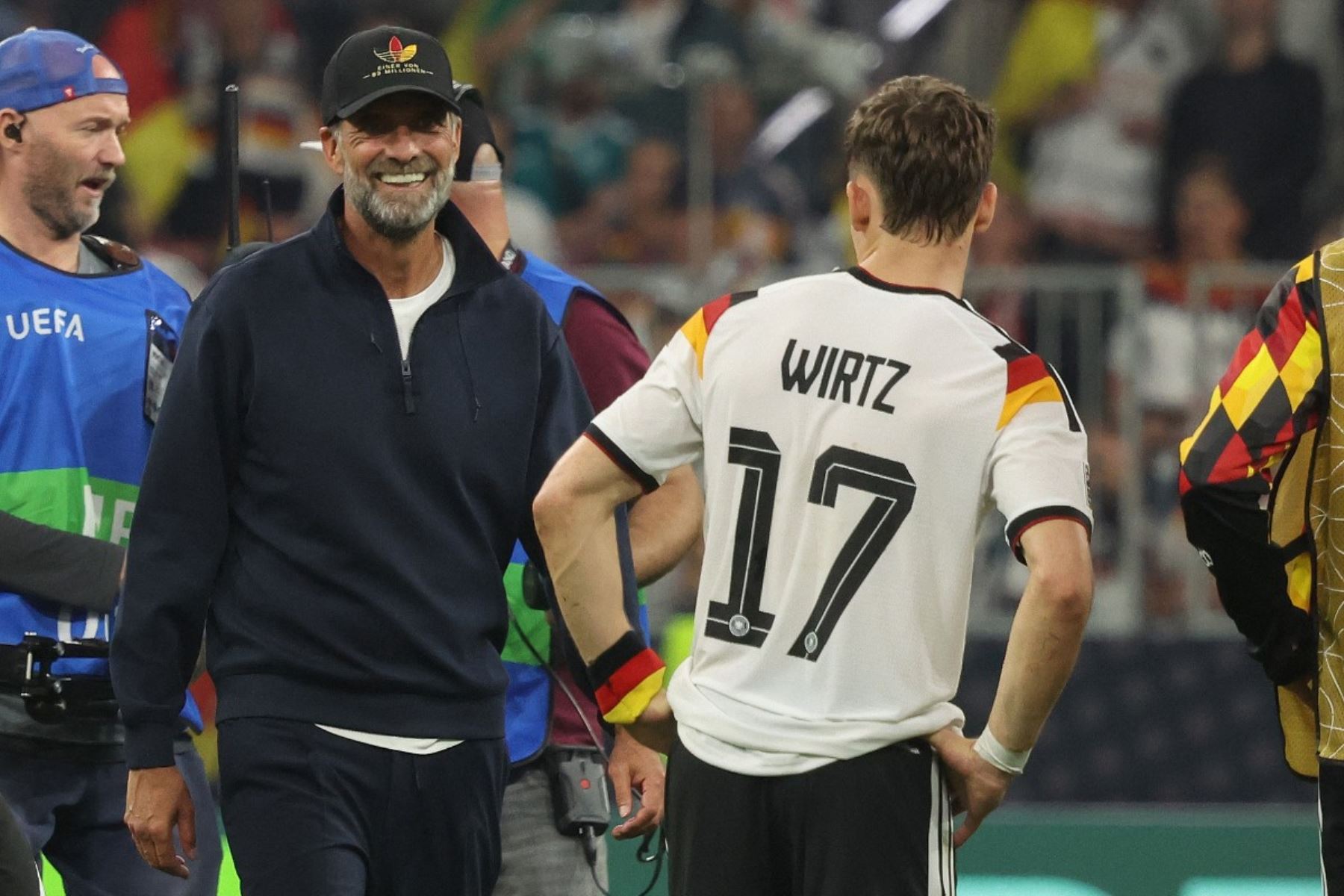 Jurgen Klopp logra su primer triunfo con Alemania al vencer 2-0 a Serbia en Múnich