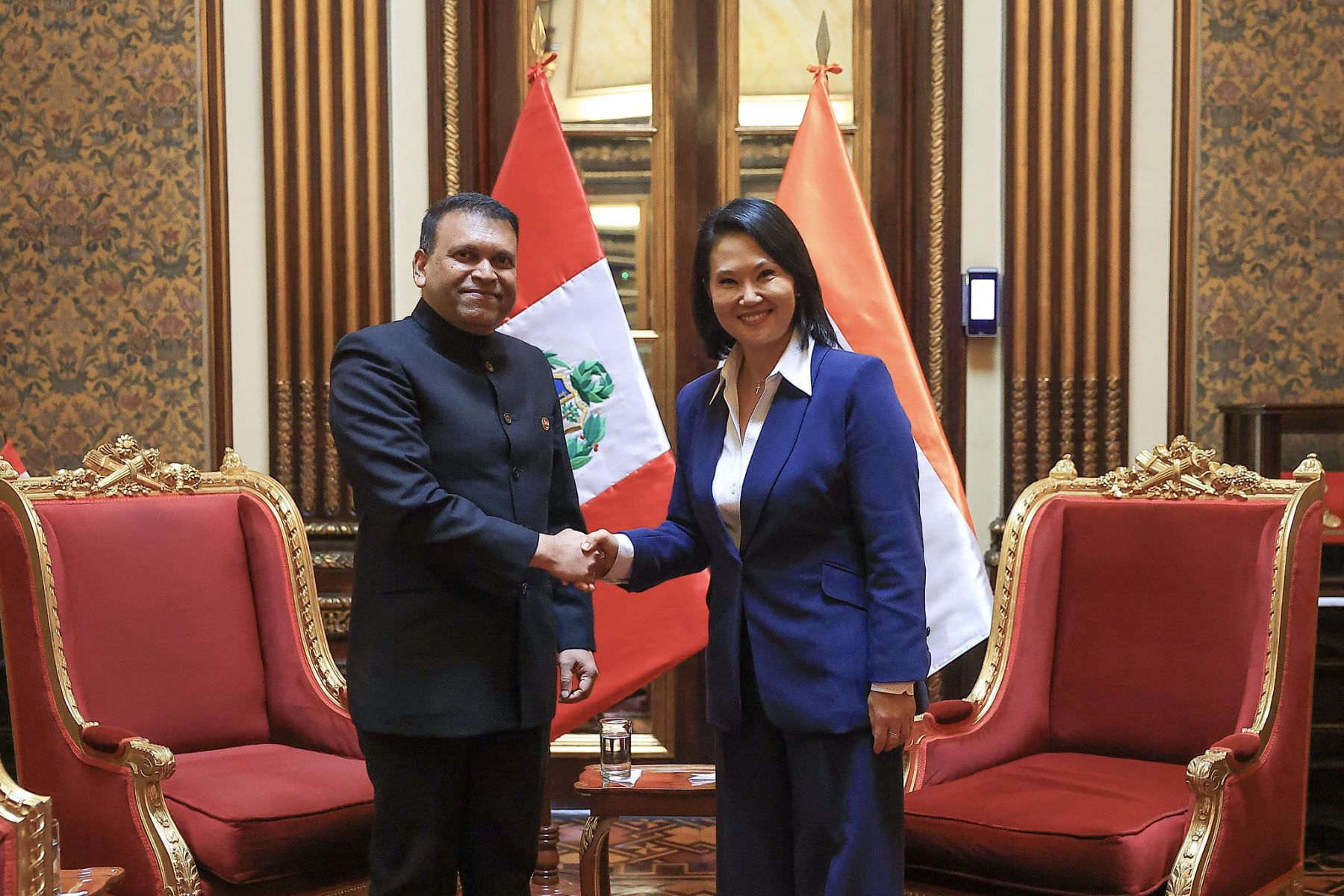 La presidenta de la República, Keiko Fujimori, recibió las cartas credenciales de los embajadores de Tailandia, Suecia, India, Austria y República Checa, acto protocolar que formaliza el inicio de sus funciones diplomáticas en el Perú. Foto: ANDINA/Prensa Presidencia.