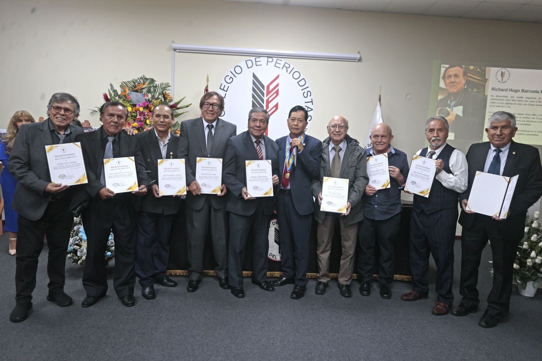 El Colegio de Periodistas del Perú realizó la ceremonia por el Día del Periodista y su 46.° aniversario institucional, encuentro en el que reafirmó su compromiso con la libertad de prensa, la ética profesional y el servicio a la sociedad. La actividad se desarrolló en su sede de Lince. Foto: ANDINA/Vidal Tarqui.