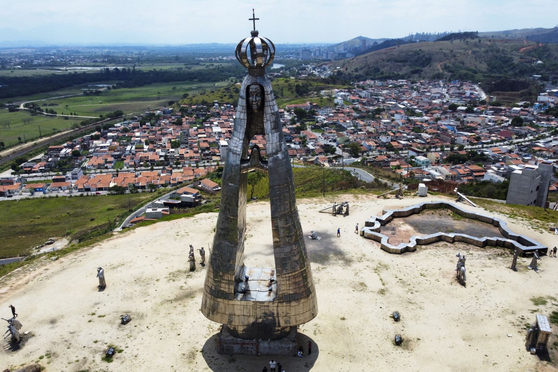 Lula vs. Bolsonaro: pugna por la Virgen Aparecida domina el final de la campaña electoral