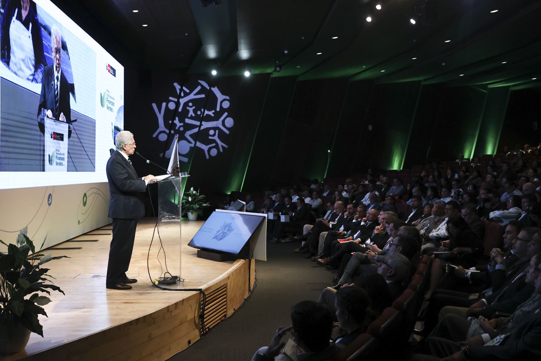 El ministro del Ambiente, Vladimiro Huaroc, inauguró el III Foro Internacional de Finanzas Verdes (FIVERDE 2026), coorganizado por el Ministerio del Ambiente (Minam) y la Universidad ESAN  

Foto: ANDINA/Juan Carlos Guzmán Negrini