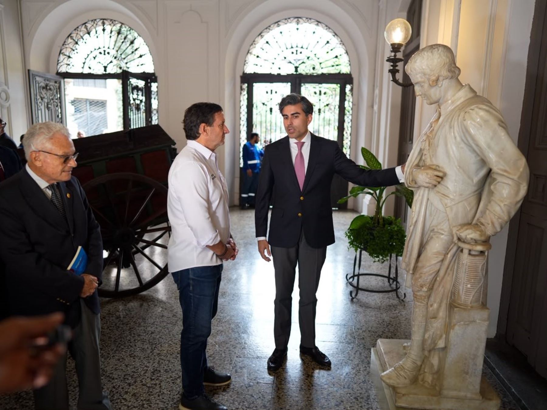 Abren parcialmente la Casa de Correos y Telégrafos en medio de restauración integral