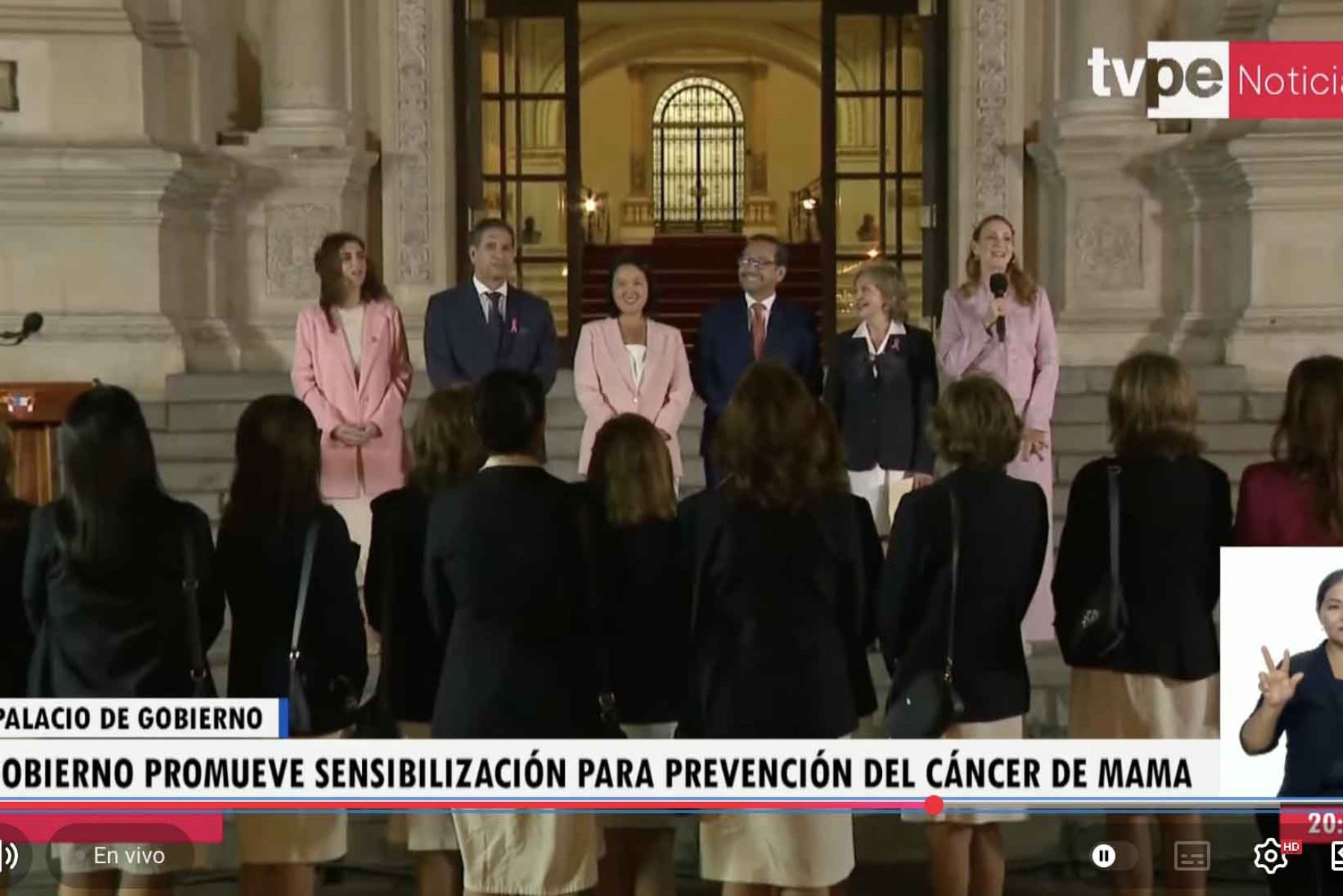 Palacio de Gobierno se ilumina de color rosa en el mes de sensibilización sobre el cáncer