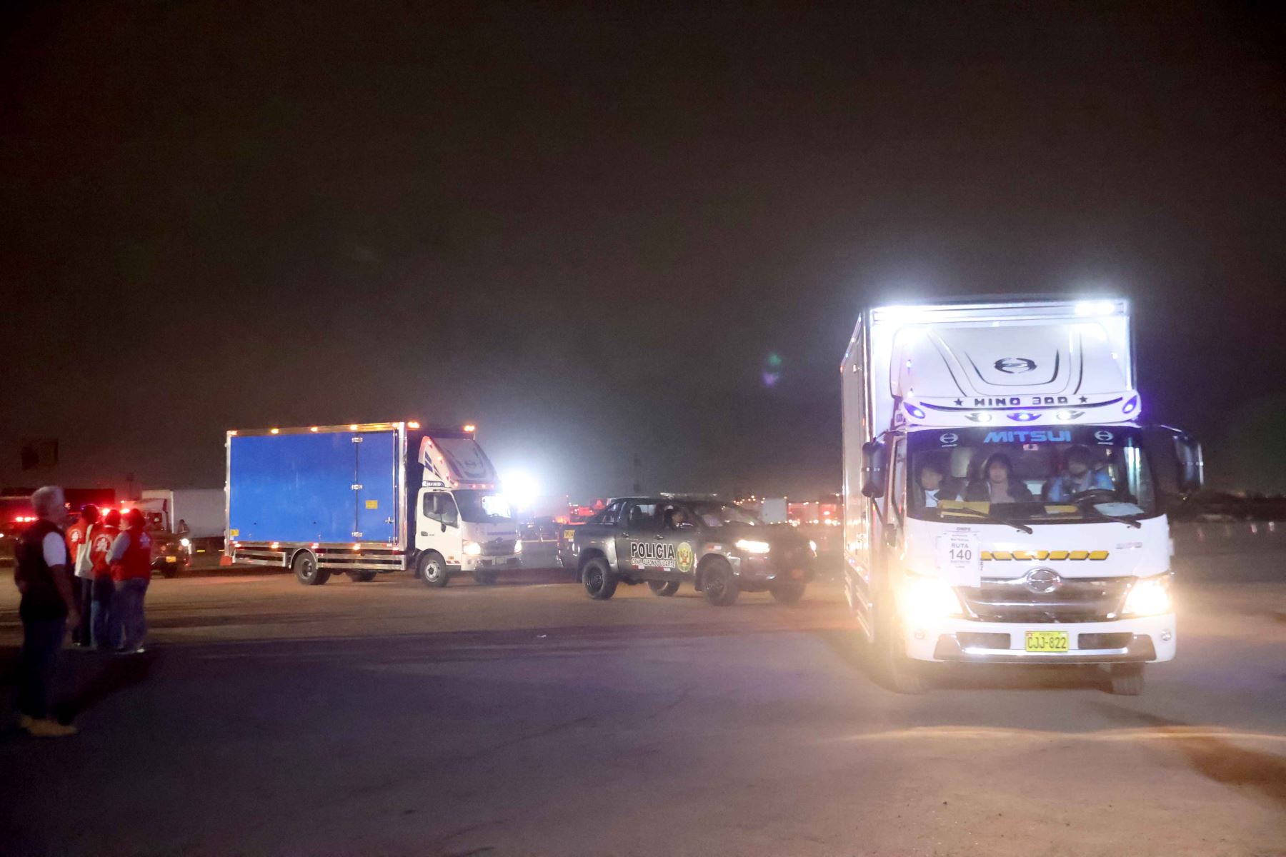 La ONPE inició esta noche el despliegue del material electoral hacia los locales de votación de Lima Metropolitana y el Callao, como parte de la etapa final de distribución para las Elecciones Regionales y Municipales 2026 de este domingo 4 de octubre. Un total de 250 unidades trasladan el material a 2,111 locales de votación. Foto: ANDINA/Melina Mejía.