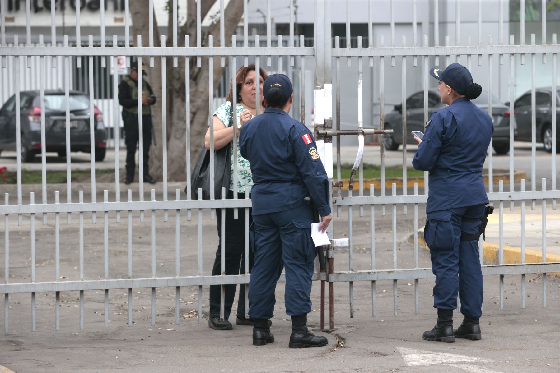 Integrantes de las Fuerzas Armadas y de la Policía Nacional del Perú (PNP), pertenecientes al Ejército, la Marina de Guerra y la Fuerza Aérea, se desplegaron para resguardar los más de 10 mil locales de votación habilitados para las Elecciones Regionales y Municipales 2026.
Foto: ANDINA/Vidal Tarqui