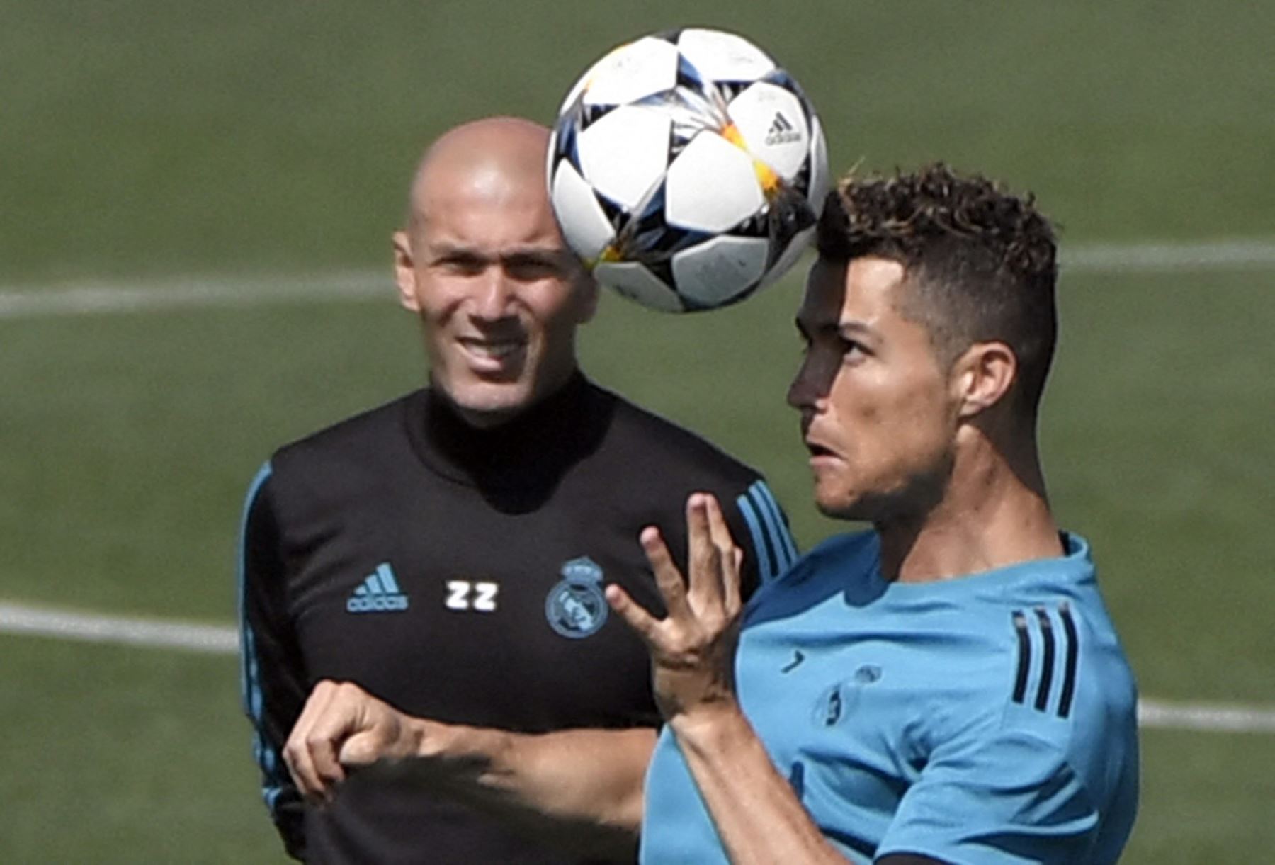 Zidane, sobre Cristiano Ronaldo: "Me hizo ganar cosas increíbles, me quito el sombrero"